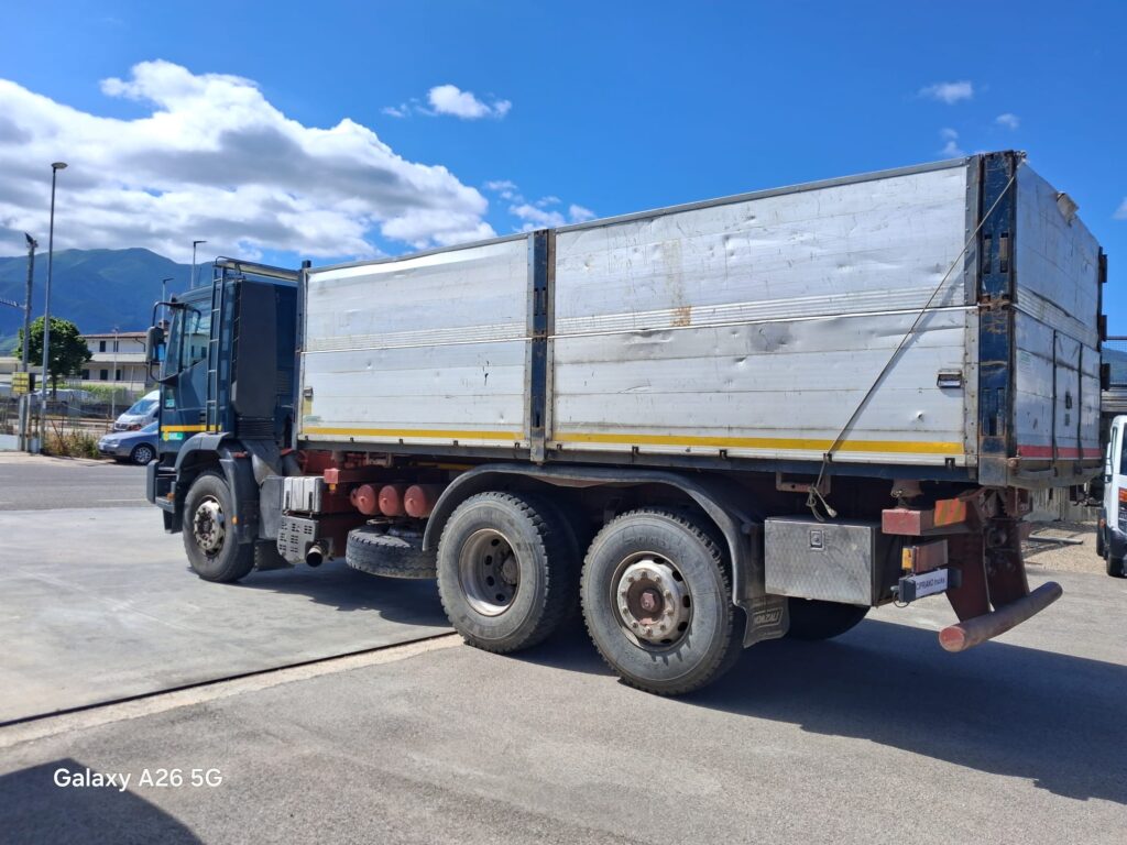 Iveco Eurotech Ribaltabile Trilaterale con predisposizione GRU - immagine 2