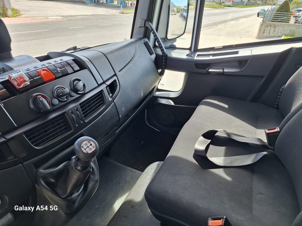 Iveco Eurocargo 180-32 Cassone Centinato con Sponda Caricatrice - immagine 5