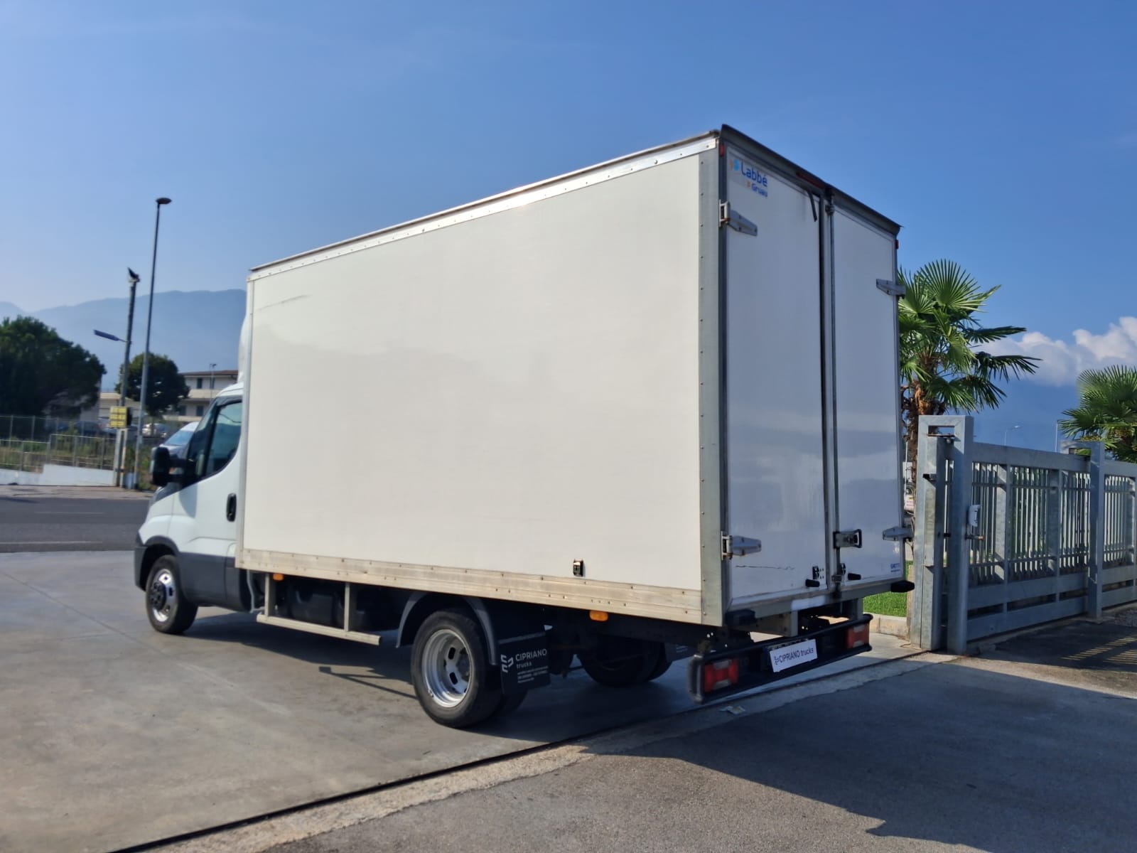Iveco Daily 35c16 Furgonato. Pari al nuovo - immagine 3