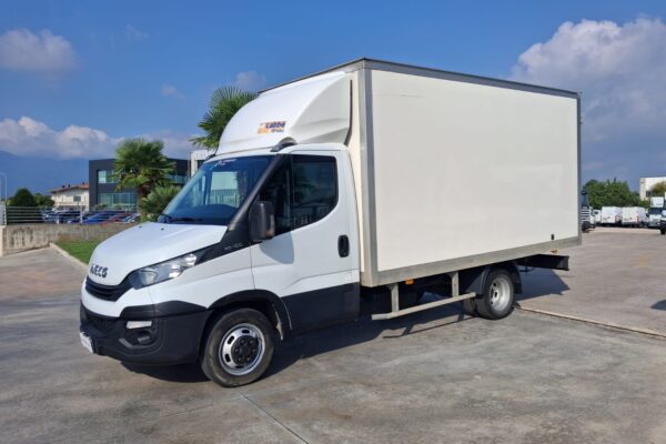 Iveco Daily 35c16 Furgonato. Pari al nuovo - immagine 2