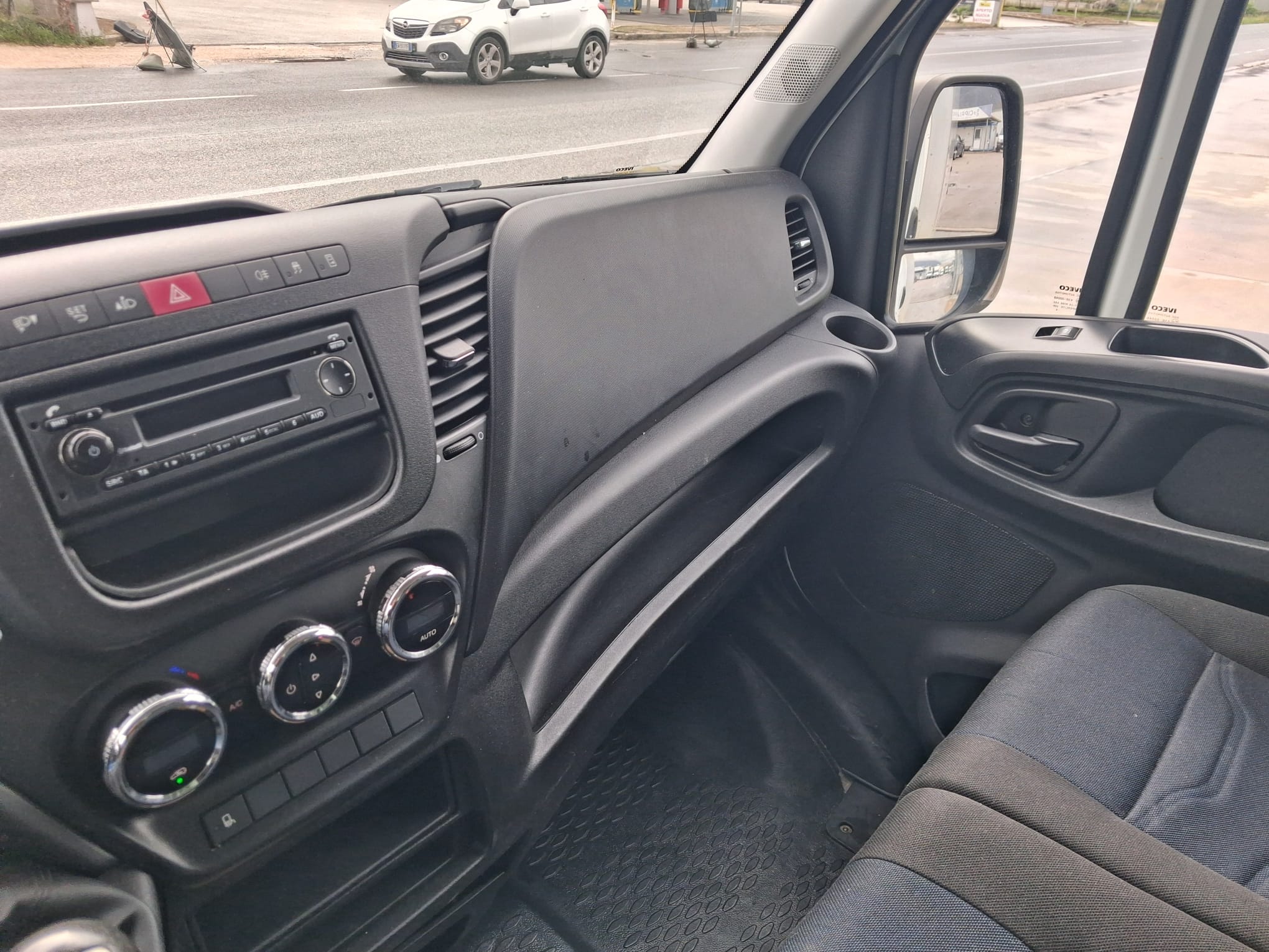 Iveco Daily 35c16 Cassonato con Sponda 1000 KG - immagine 15