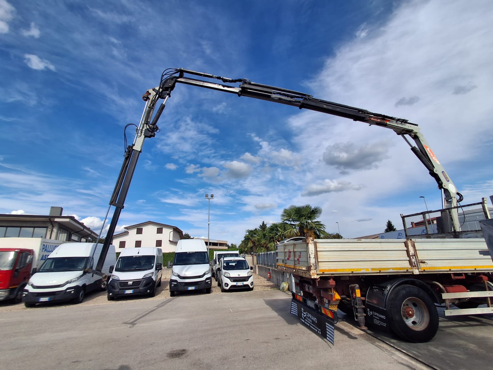 Iveco Eurocargo 150e18 K RIBALTABILE E GRU PM - immagine 2