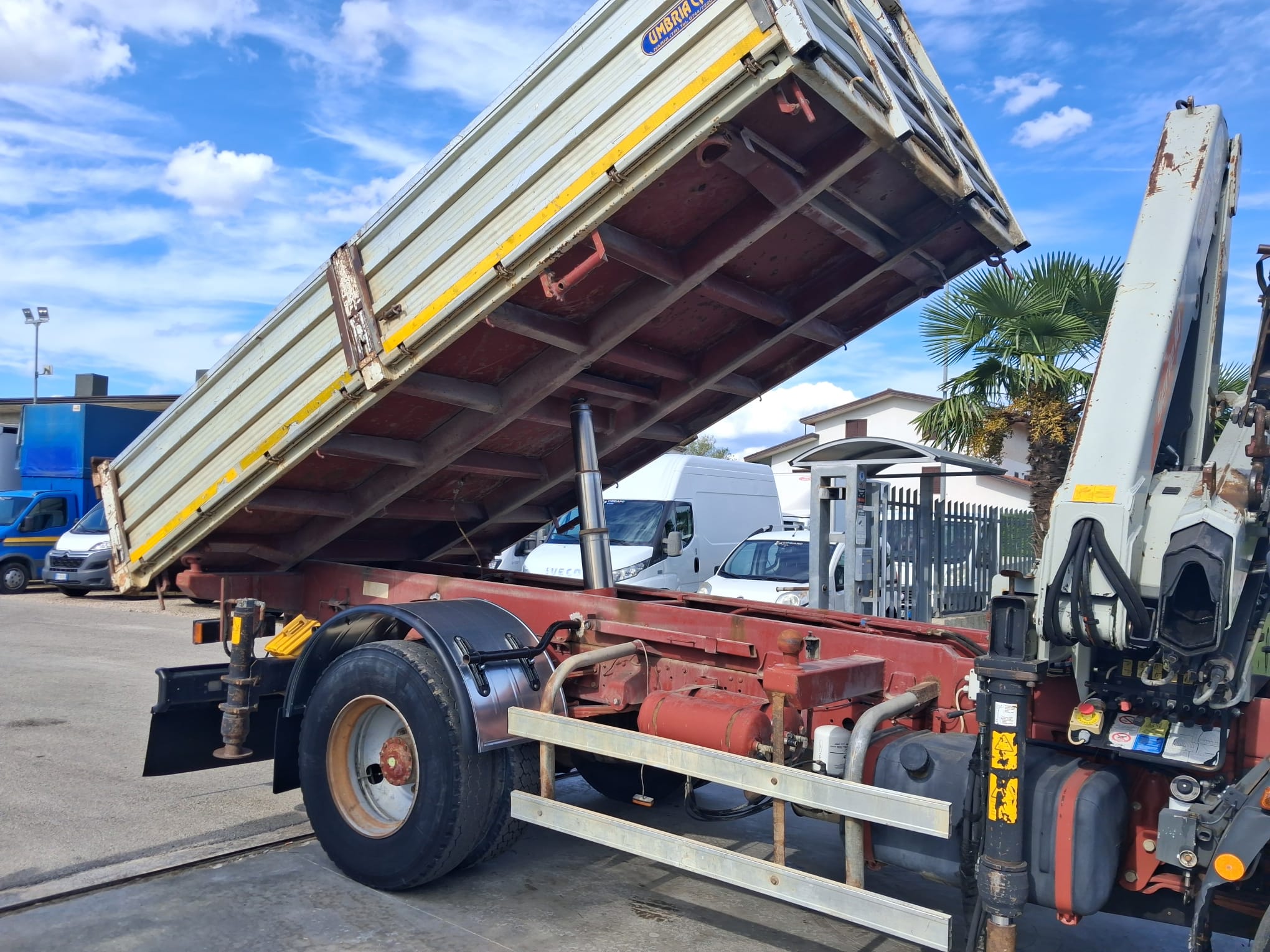 Iveco Eurocargo 150e18 K RIBALTABILE E GRU PM - immagine 14