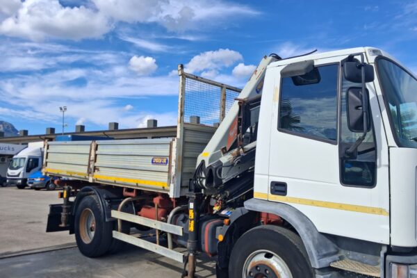 Iveco Eurocargo 150e18 K RIBALTABILE E GRU PM - immagine 21