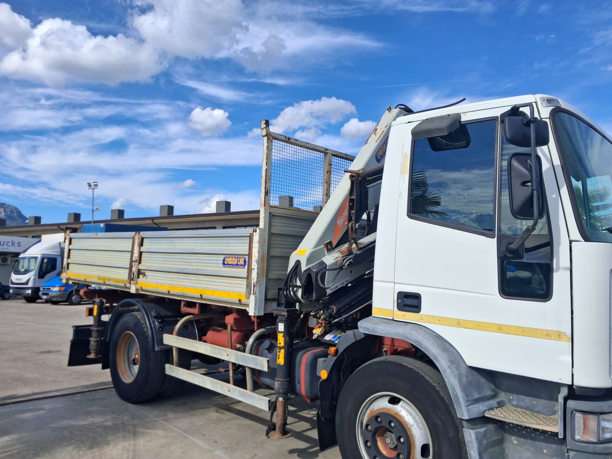Iveco Eurocargo 150e18 K RIBALTABILE E GRU PM - immagine 21