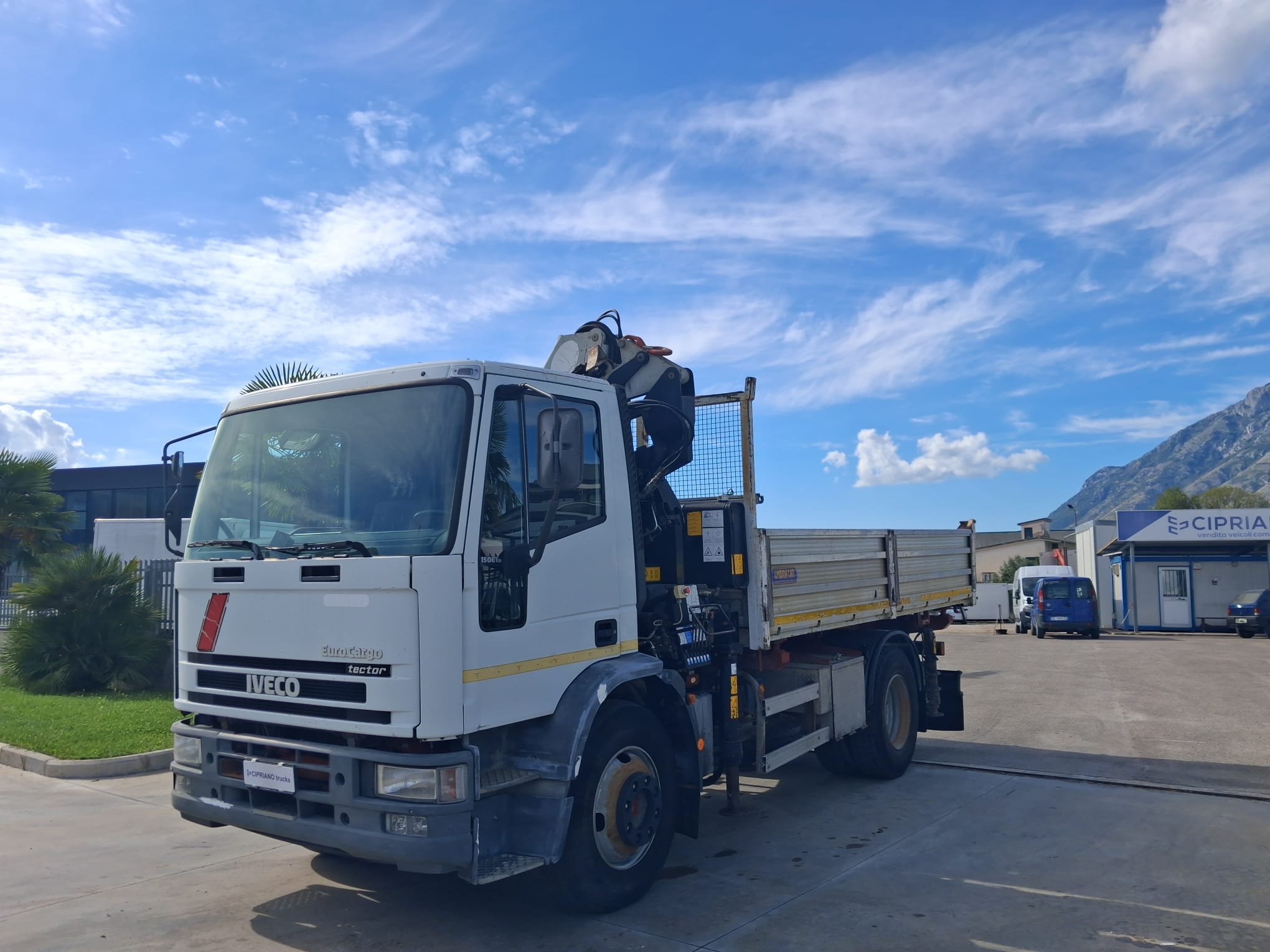 Iveco Eurocargo 150e18 K RIBALTABILE E GRU PM - immagine 23