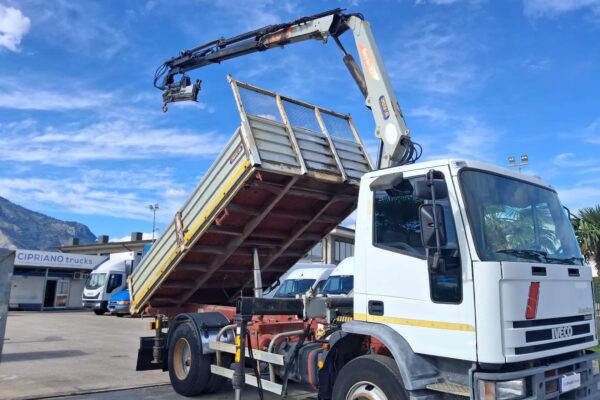Iveco Eurocargo 150e18 K RIBALTABILE E GRU PM - immagine 4
