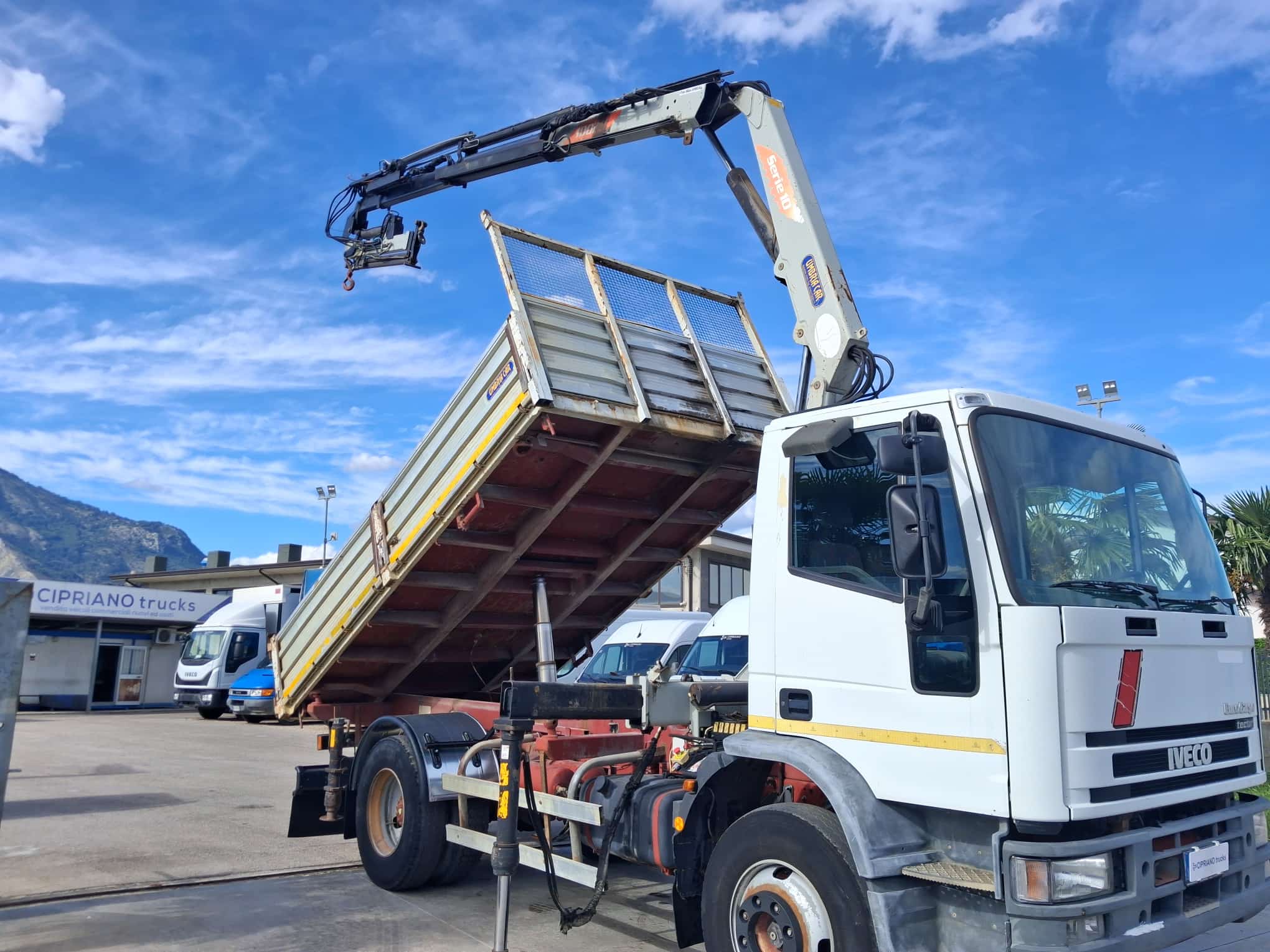 Iveco Eurocargo 150e18 K RIBALTABILE E GRU PM - immagine 4