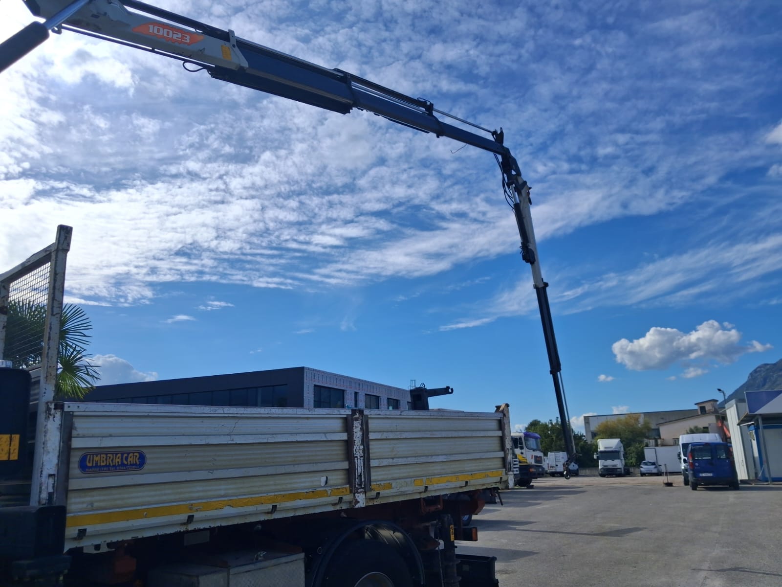 Iveco Eurocargo 150e18 K RIBALTABILE E GRU PM - immagine 5