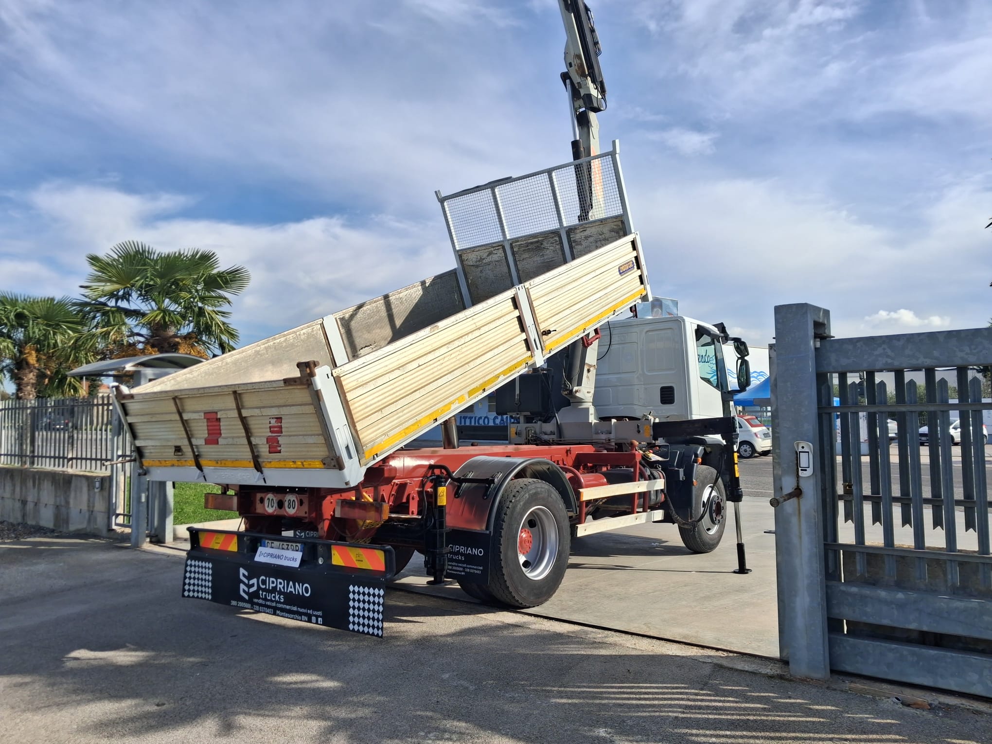 Iveco Eurocargo 150e18 K RIBALTABILE E GRU PM - immagine 16