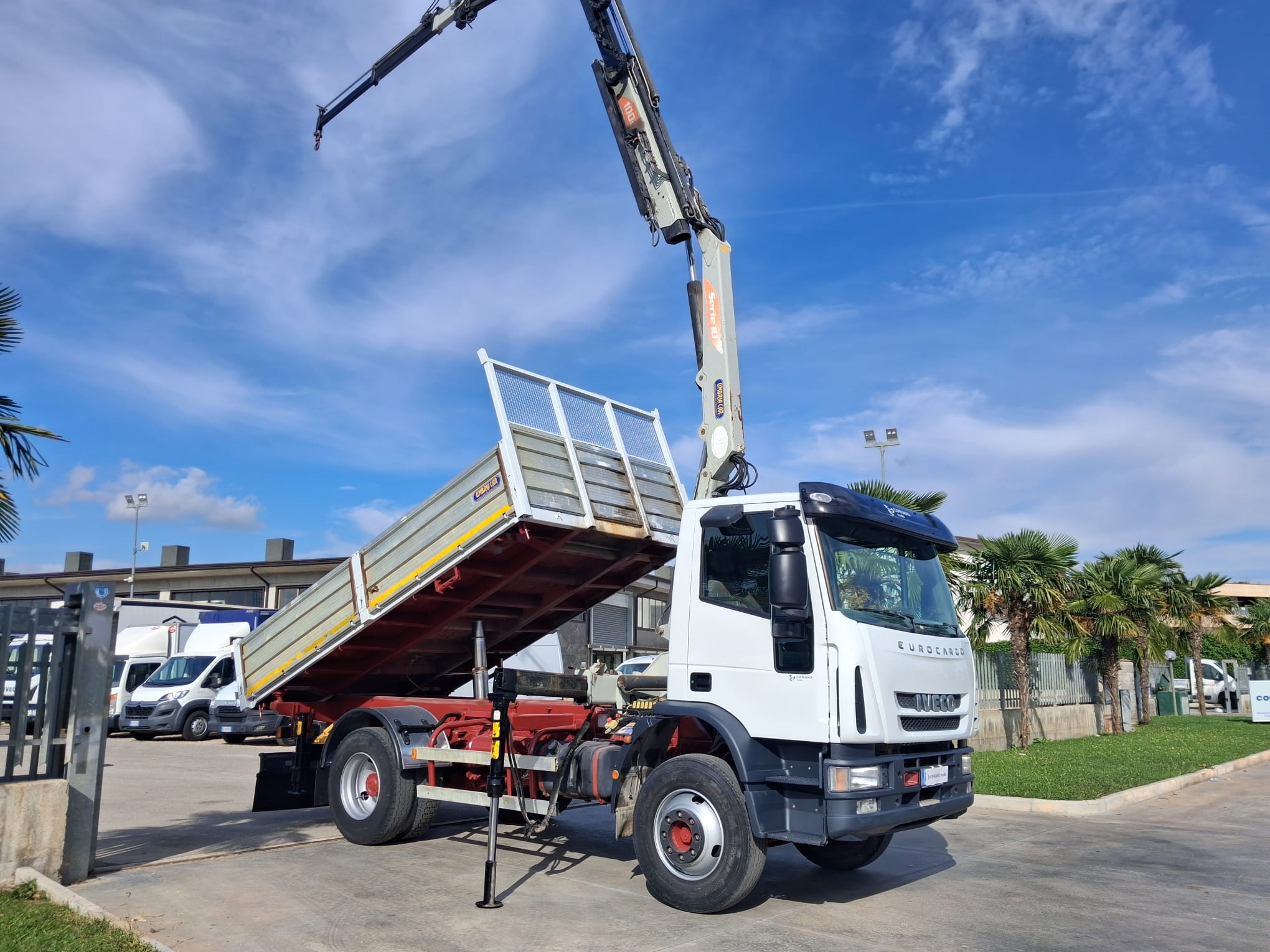 Iveco Eurocargo 150e18 K RIBALTABILE E GRU PM - immagine 17