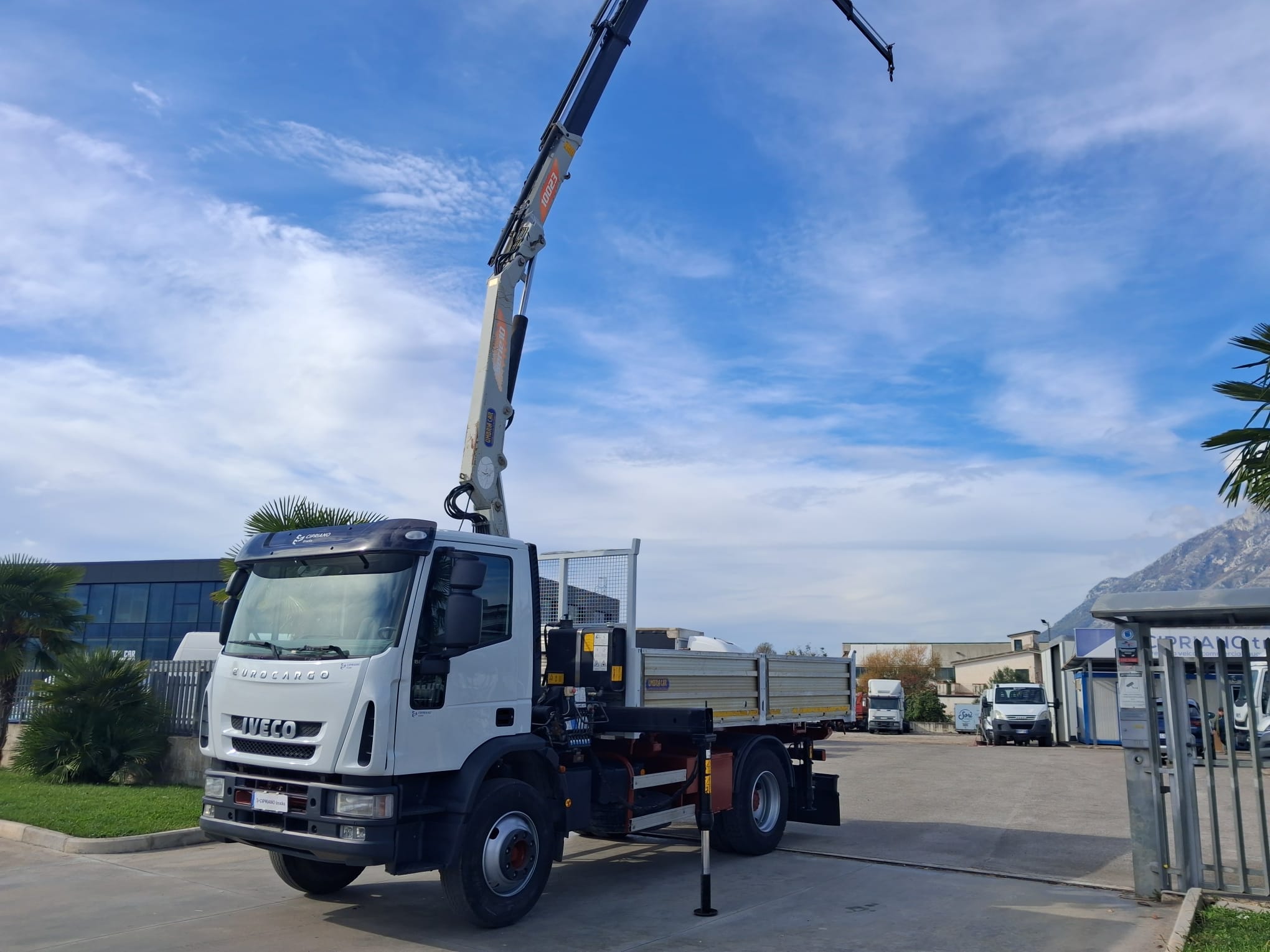 Iveco Eurocargo 150e18 K RIBALTABILE E GRU PM - immagine 28