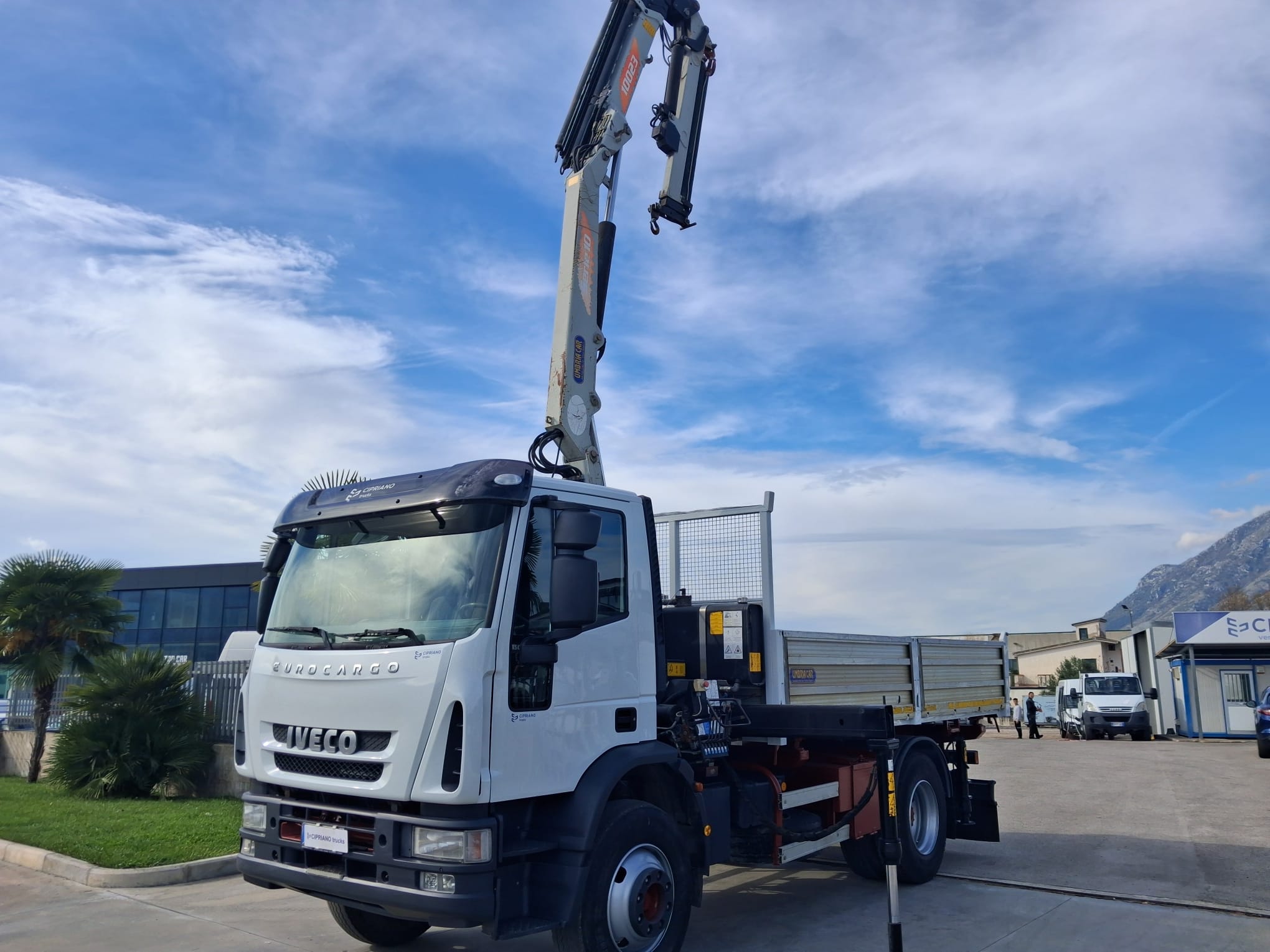 Iveco Eurocargo 150e18 K RIBALTABILE E GRU PM - immagine 29