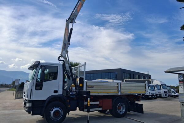 Iveco Eurocargo 150e18 K RIBALTABILE E GRU PM - immagine 31