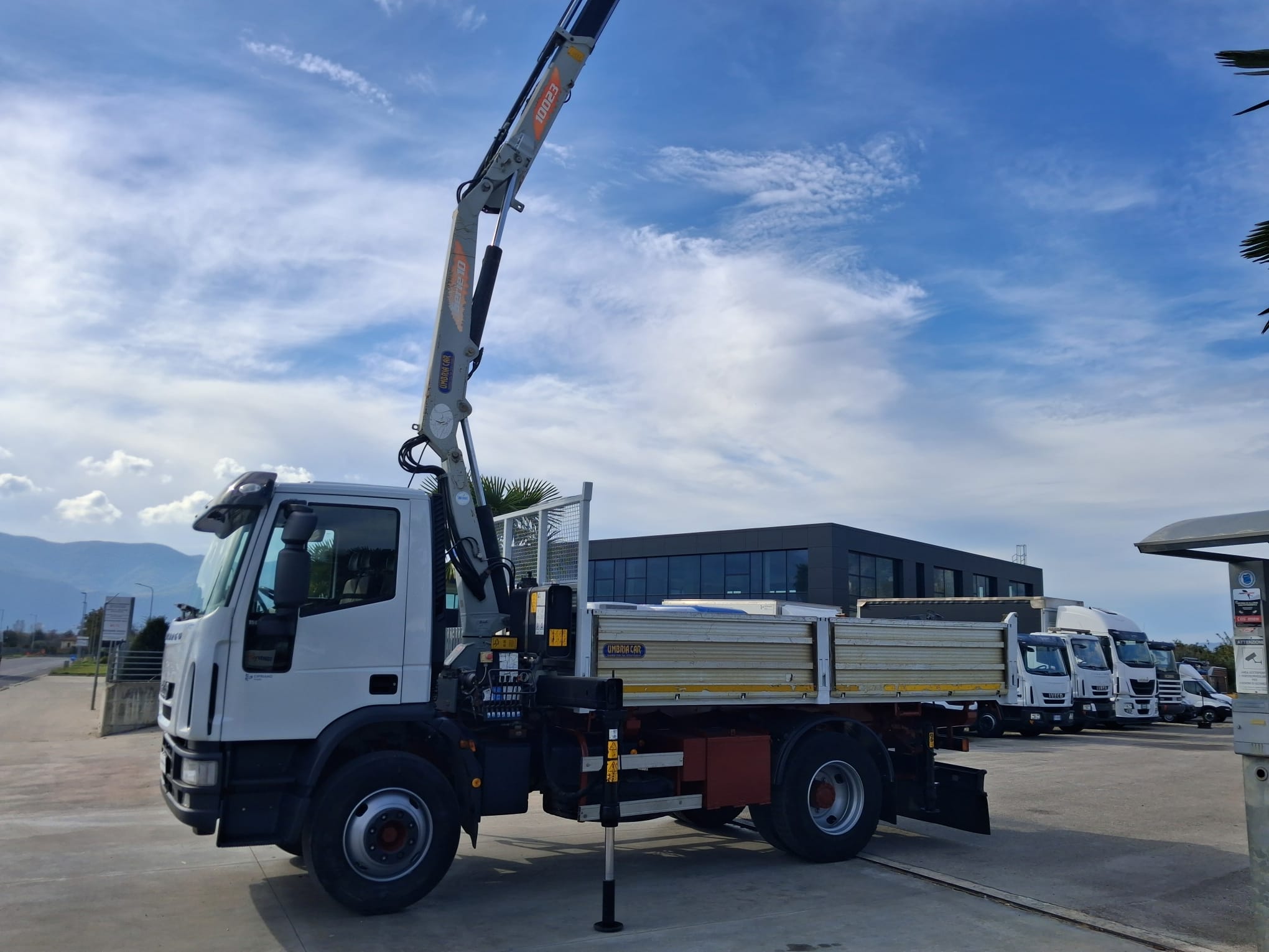 Iveco Eurocargo 150e18 K RIBALTABILE E GRU PM - immagine 31