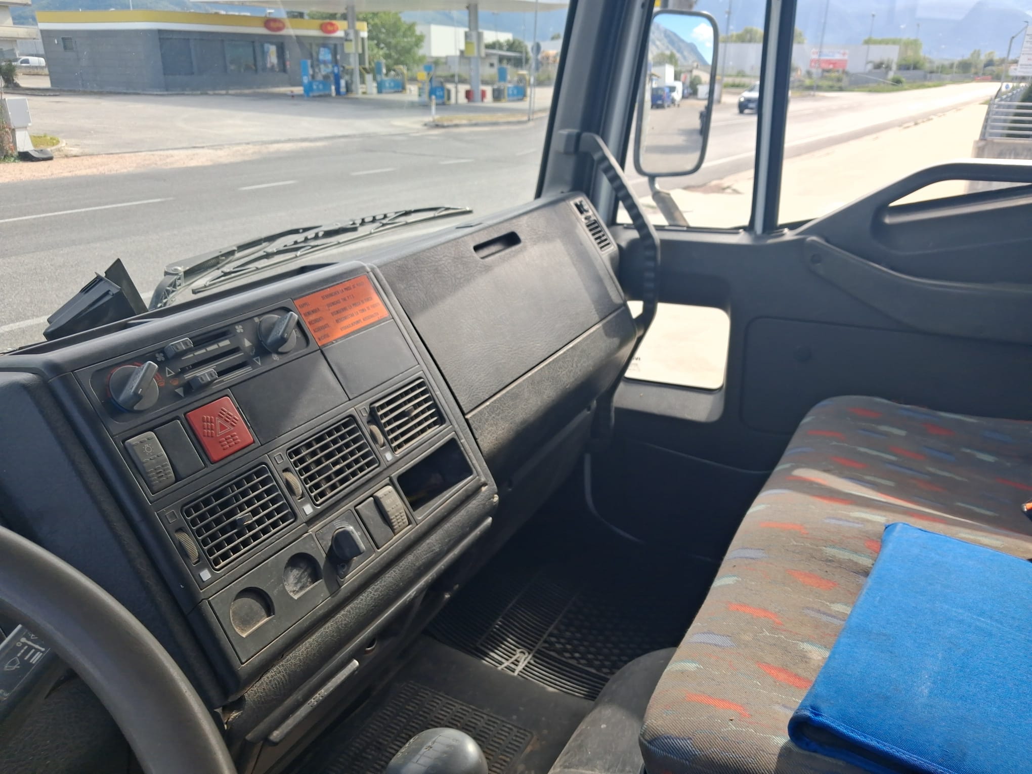 Iveco Eurocargo 150e18 K RIBALTABILE E GRU PM - immagine 5