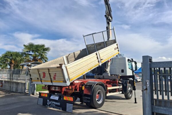 Iveco Eurocargo 150e18 K RIBALTABILE E GRU PM - immagine 10