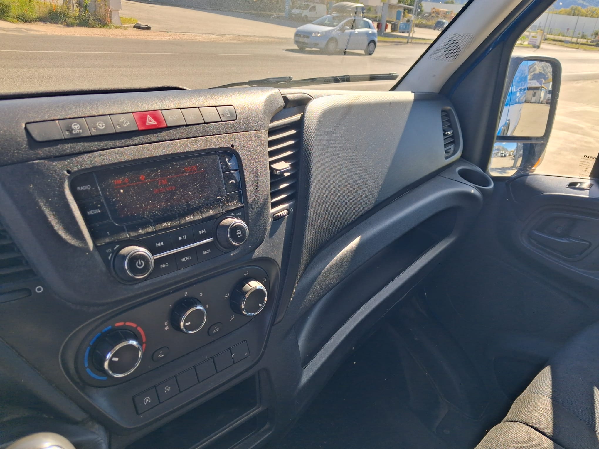 Iveco Daily Furgonato TETTO ALTO KM: 165.197 - immagine 13
