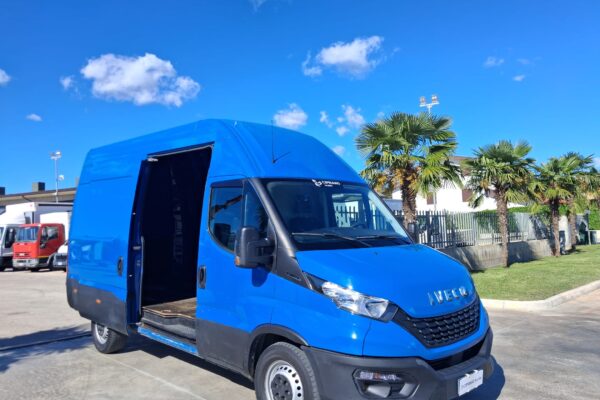 Iveco Daily Furgonato TETTO ALTO KM: 165.197 - immagine 10