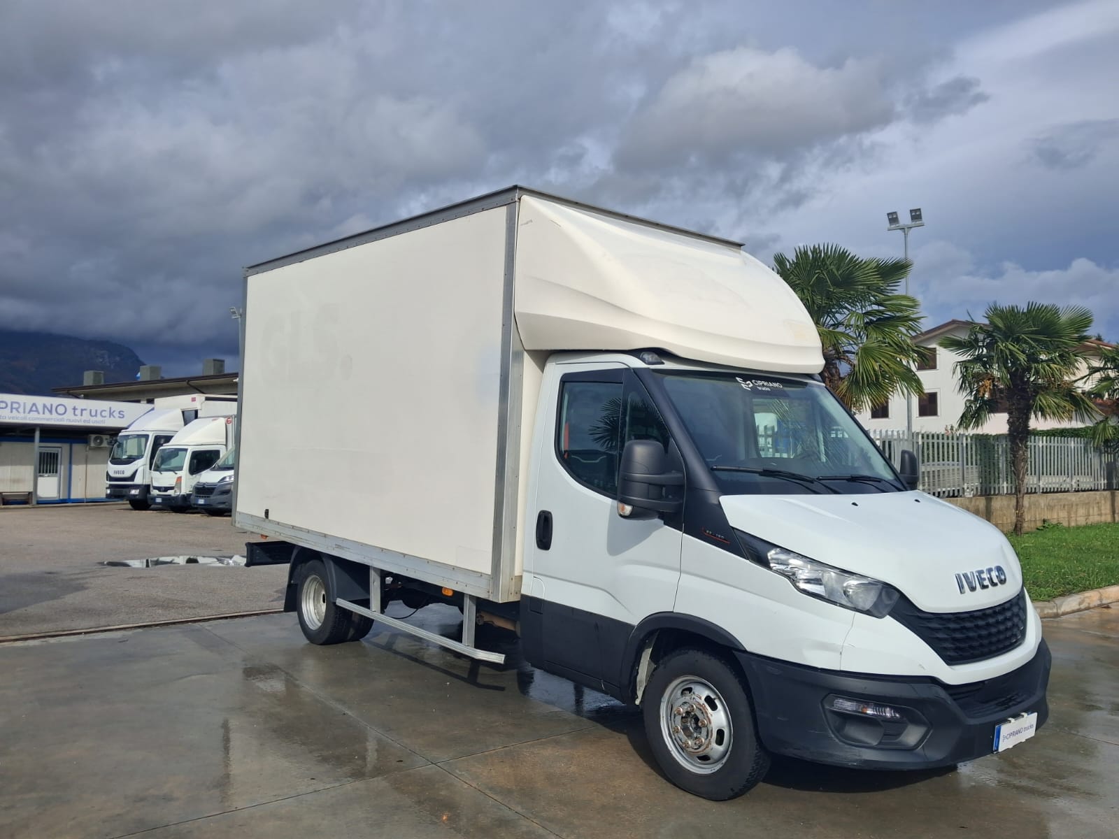 Iveco Daily 35c16 CASSONATO KM: 190.000 - immagine 1