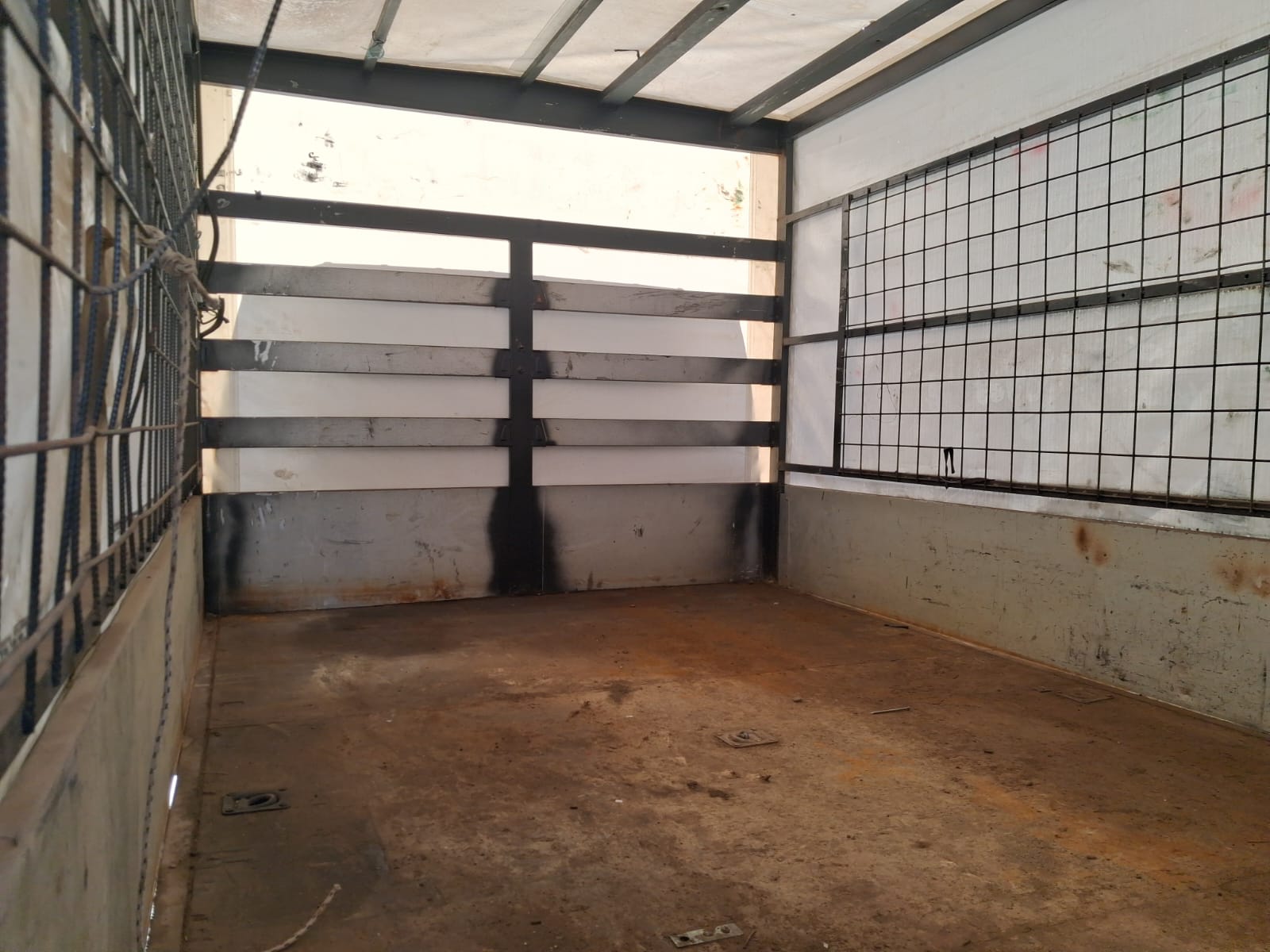 Isuzu Doppia Cabina Cassone Centinato - immagine 7