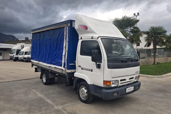 Nissan Cabstar CASSONE CENTINATO - immagine 1