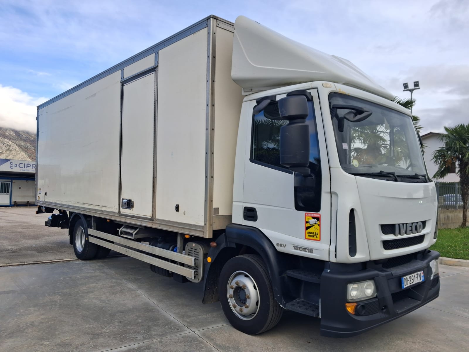 Iveco Eurocargo Furgonato con Sponda KM: 174.500 - immagine 4