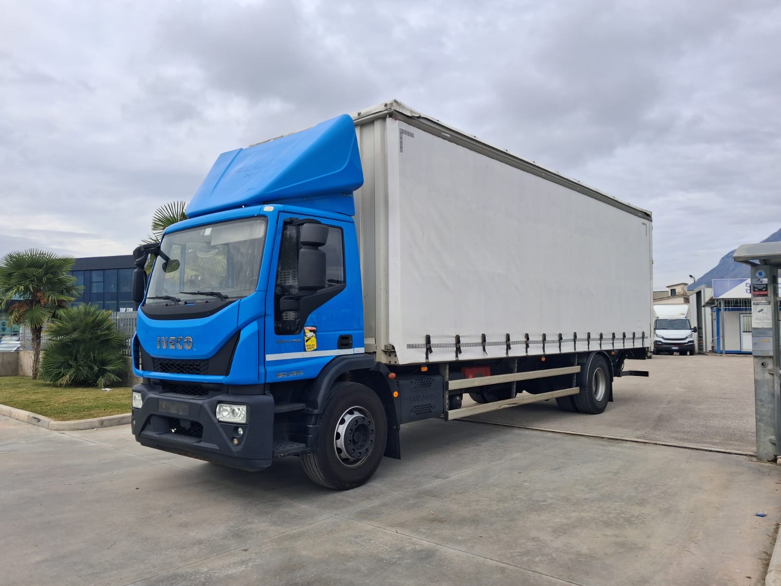 Iveco Eurocargo 180-25 CENTINATO CON SPONDA - immagine 2