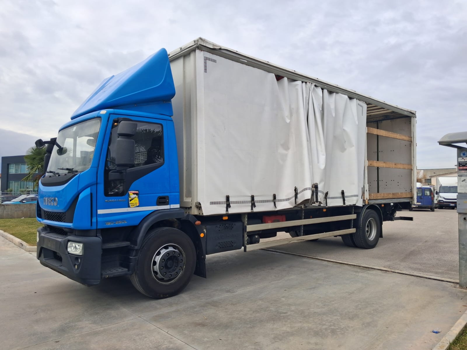 Iveco Eurocargo 180-25 CENTINATO CON SPONDA - immagine 14