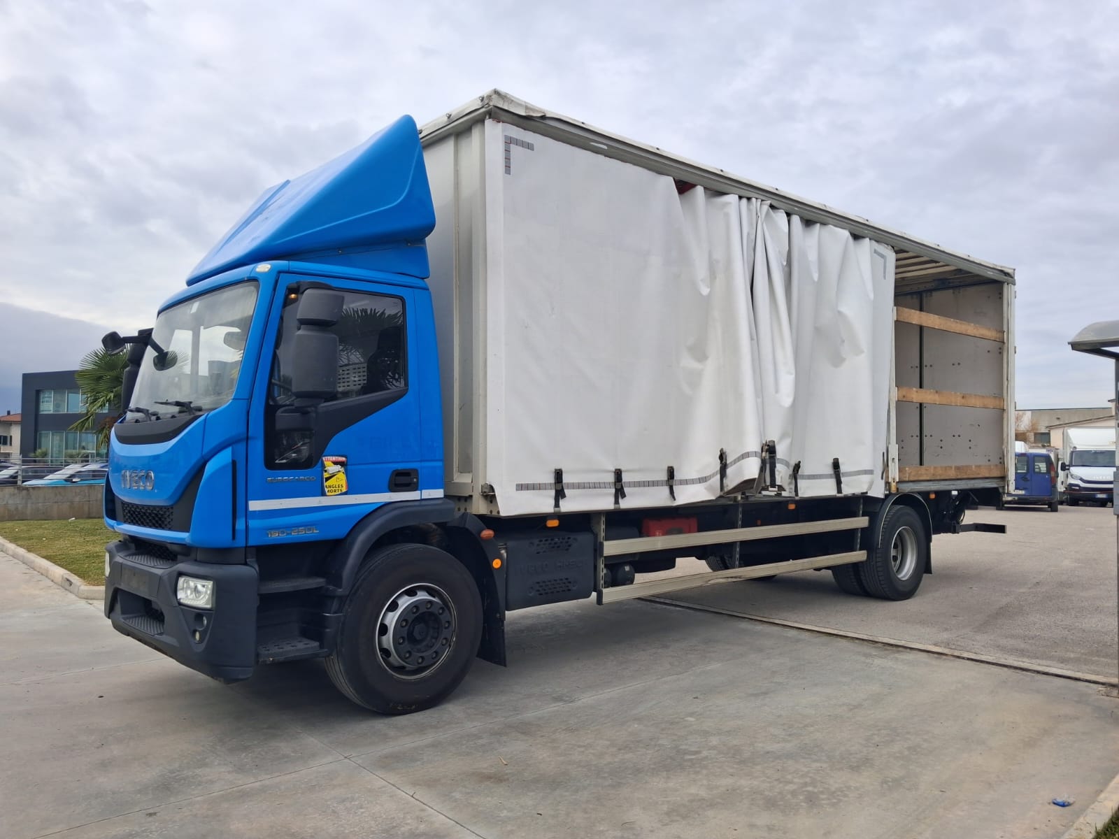 Iveco Eurocargo 180-25 CENTINATO CON SPONDA - immagine 16