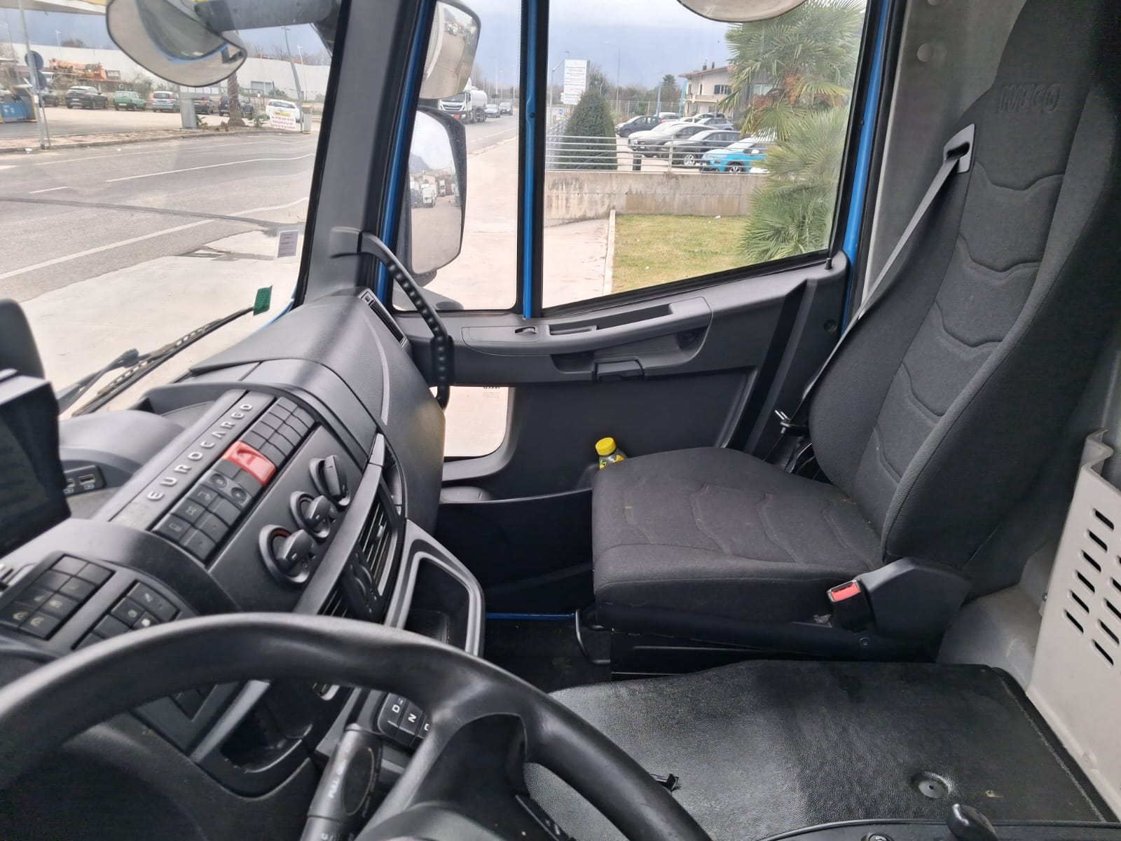 Iveco Eurocargo 180-25 CENTINATO CON SPONDA - immagine 18