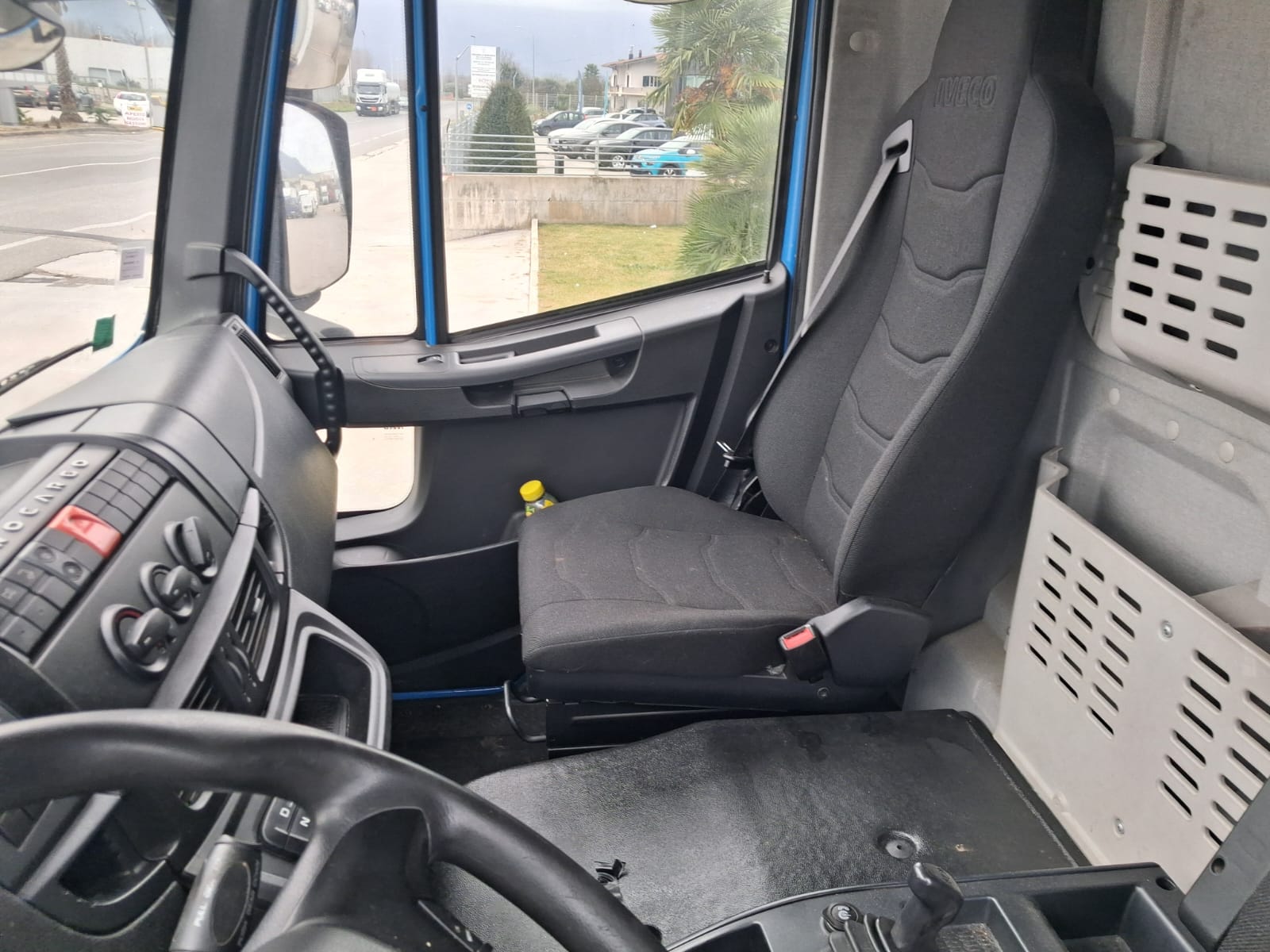Iveco Eurocargo 180-25 CENTINATO CON SPONDA - immagine 19