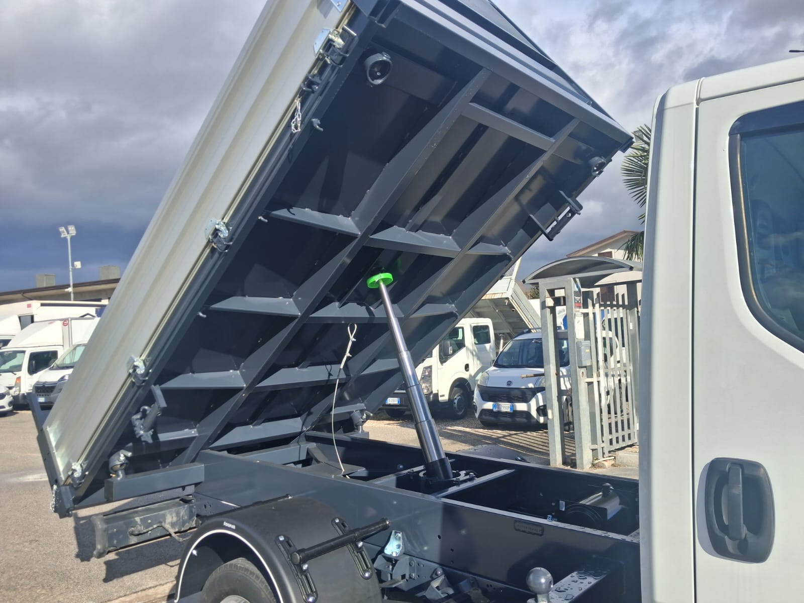 Iveco Daily RIBALTABILE TRILATERALE NUOVO - immagine 13