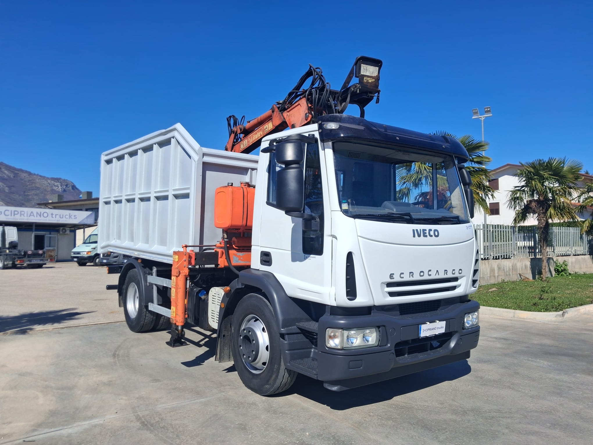 Iveco Eurocargo 150e25 K CARICATORE CON RAGNO E RIBALTABILE - immagine 2