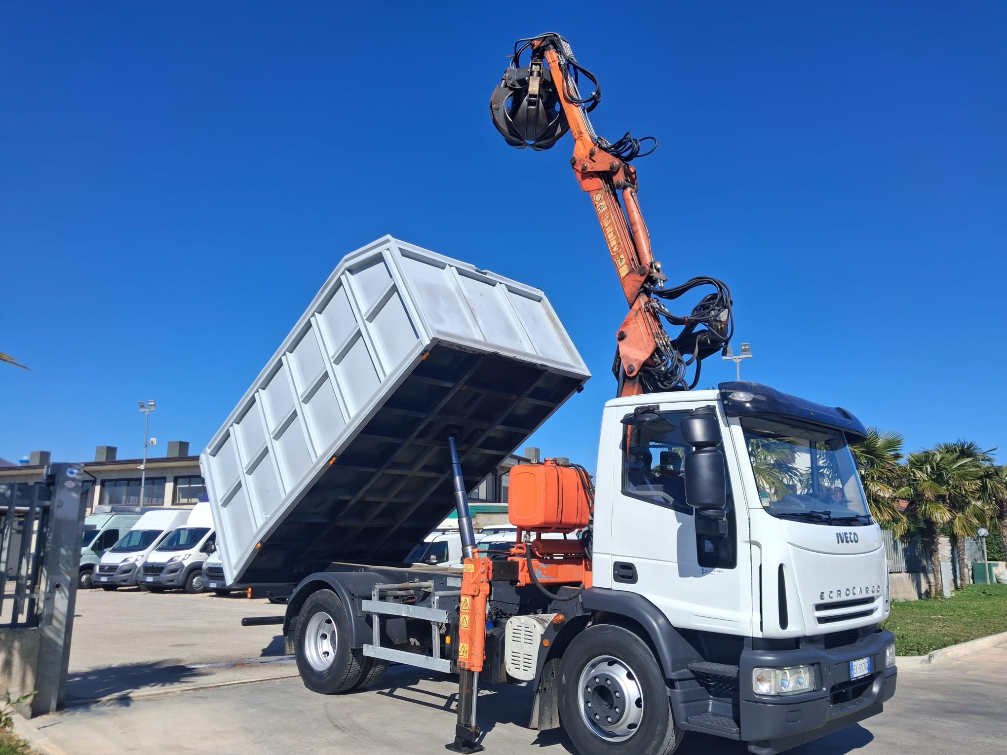 Iveco Eurocargo 150e25 K CARICATORE CON RAGNO E RIBALTABILE - immagine 11