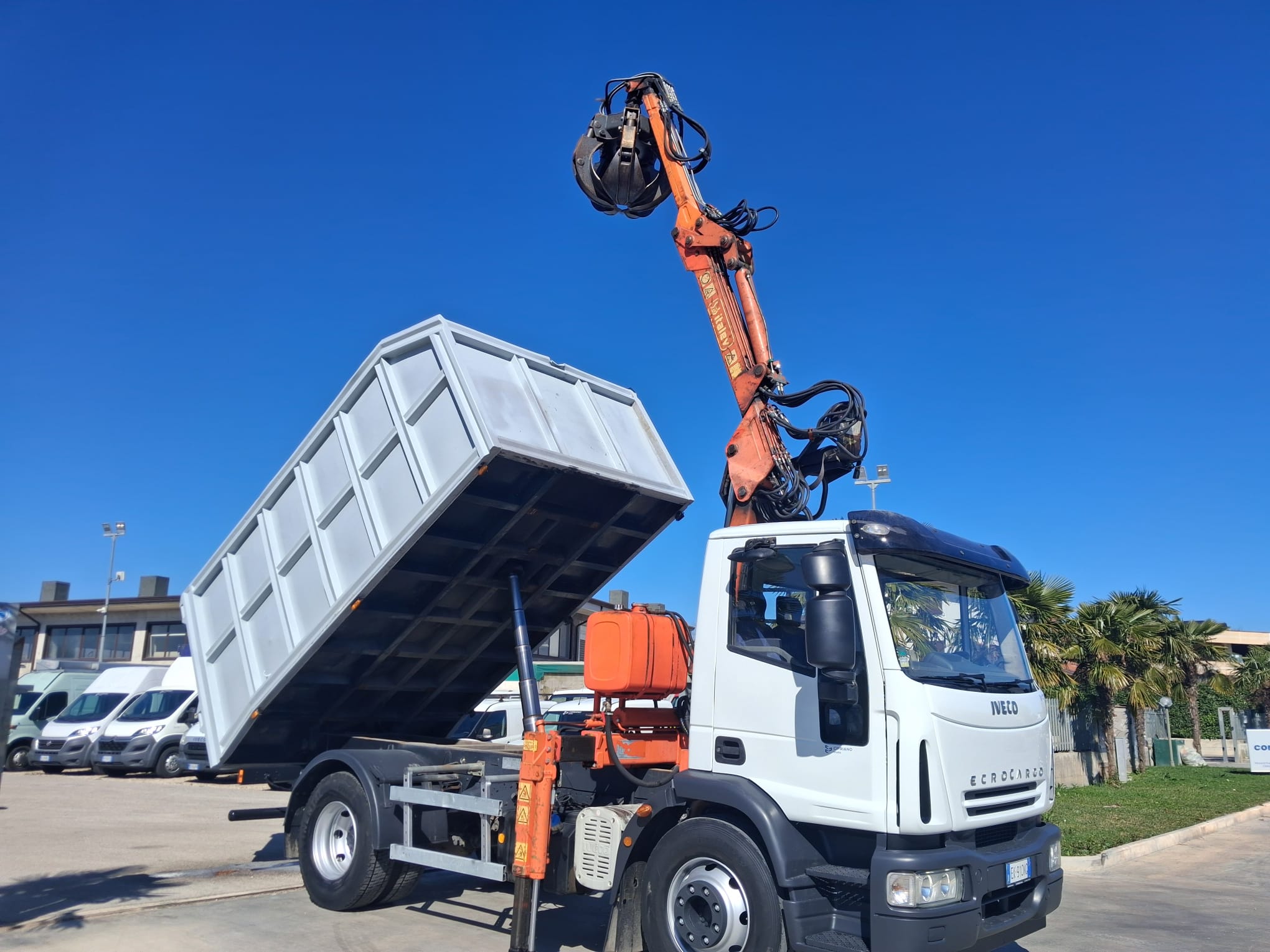 Iveco Eurocargo 150e25 K CARICATORE CON RAGNO E RIBALTABILE - immagine 12