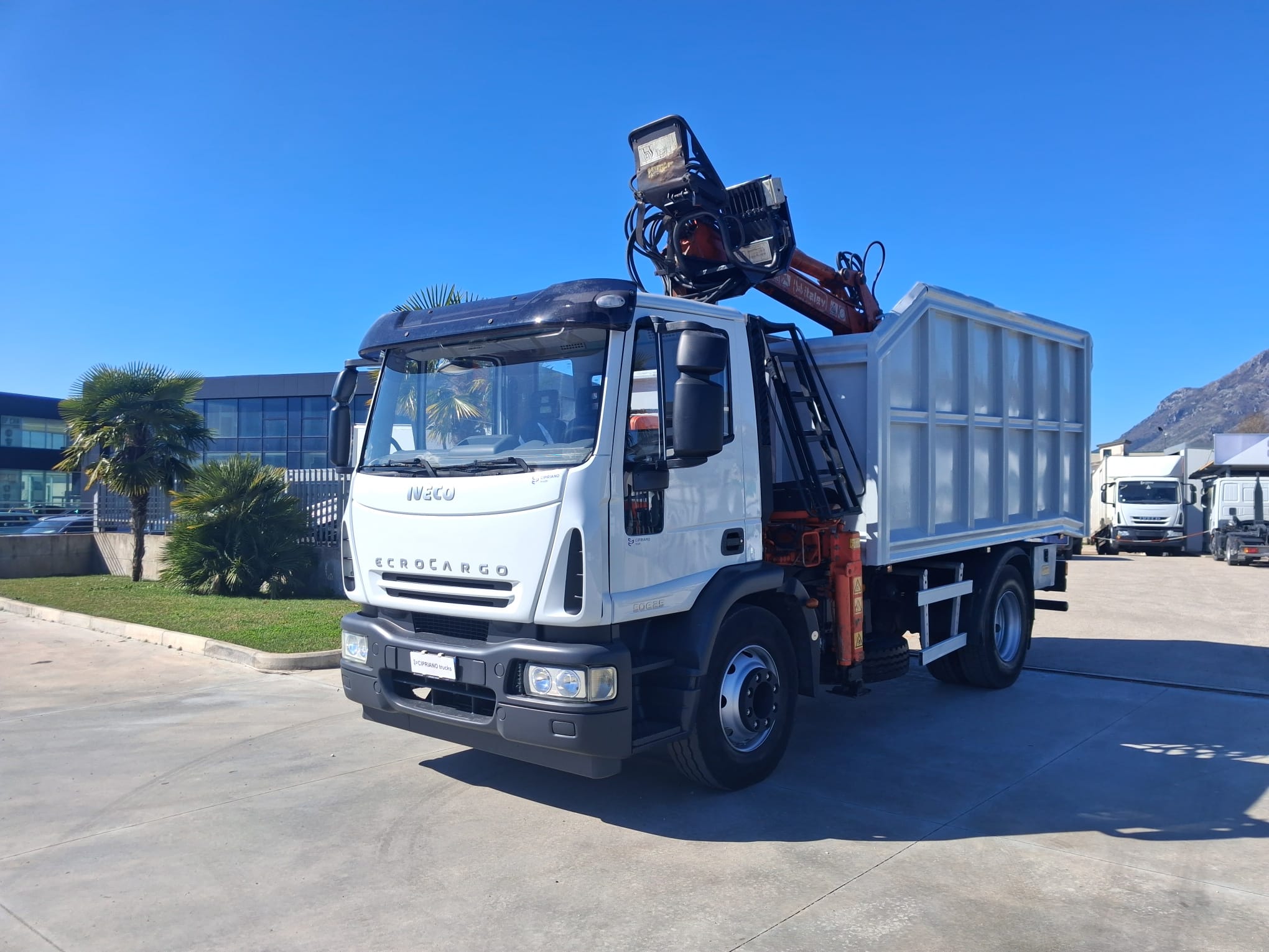Iveco Eurocargo 150e25 K CARICATORE CON RAGNO E RIBALTABILE - immagine 3