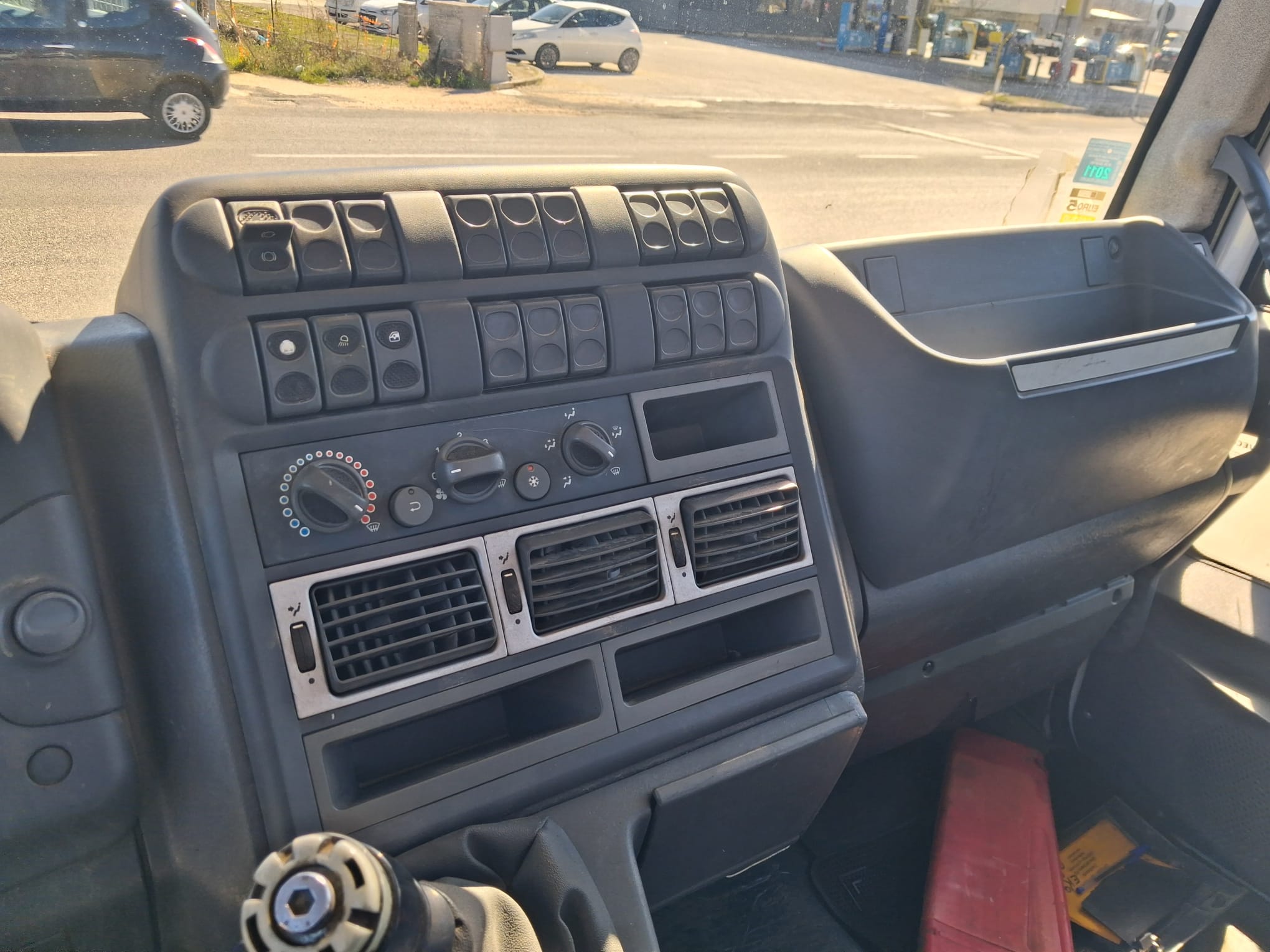 Iveco Eurocargo 150e25 K CARICATORE CON RAGNO E RIBALTABILE - immagine 22