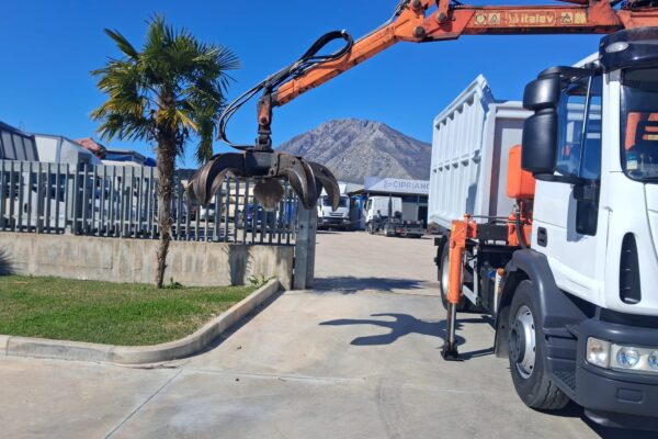 Iveco Eurocargo 150e25 K CARICATORE CON RAGNO E RIBALTABILE - immagine 25