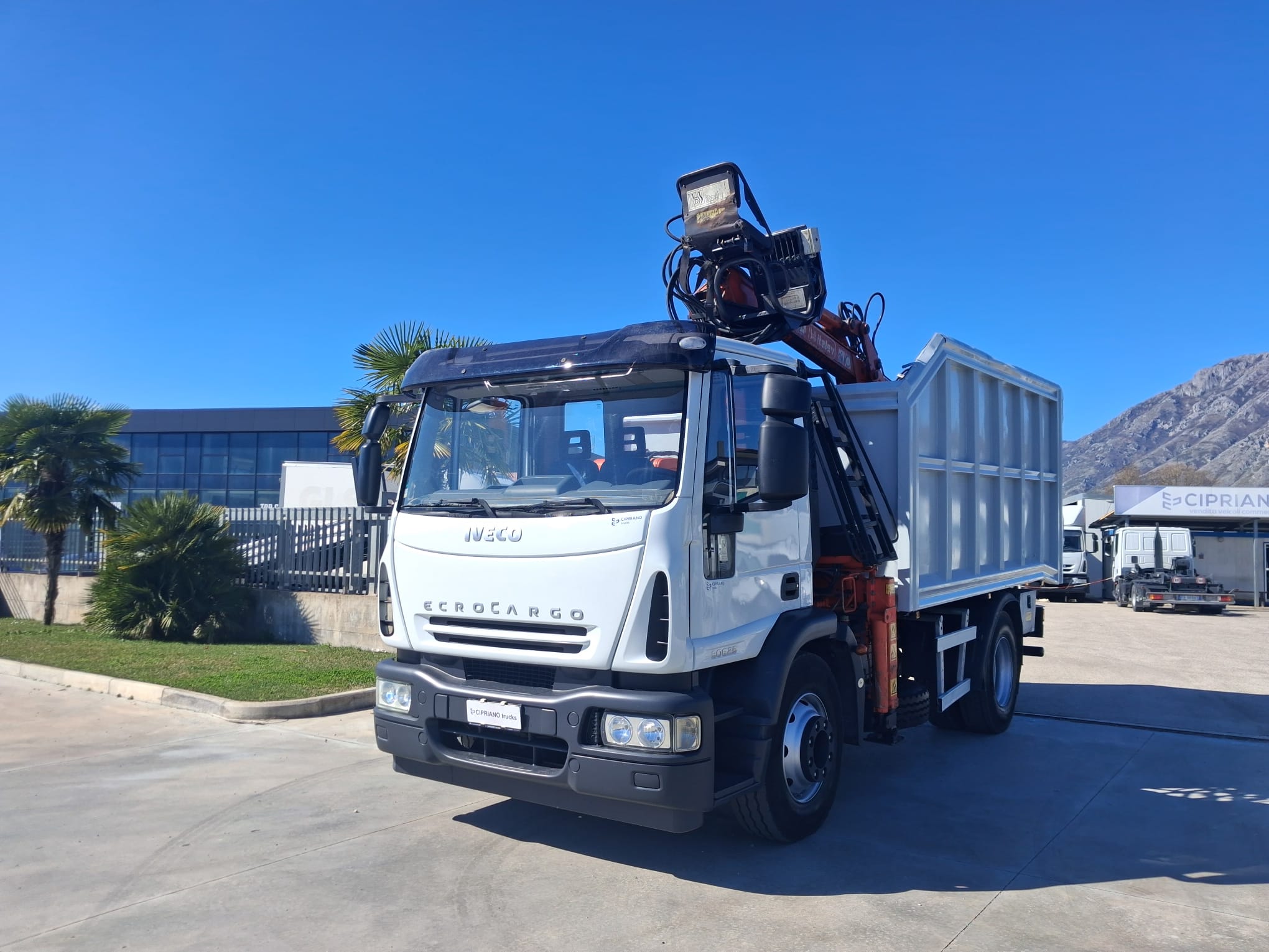Iveco Eurocargo 150e25 K CARICATORE CON RAGNO E RIBALTABILE - immagine 27
