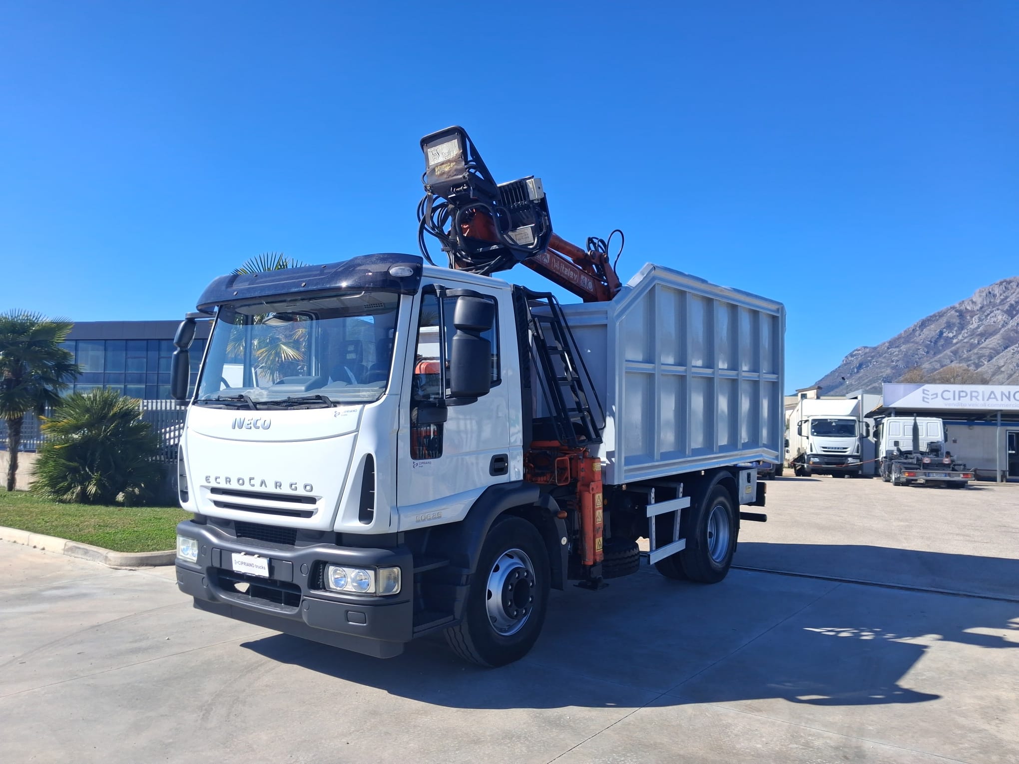 Iveco Eurocargo 150e25 K CARICATORE CON RAGNO E RIBALTABILE - immagine 28
