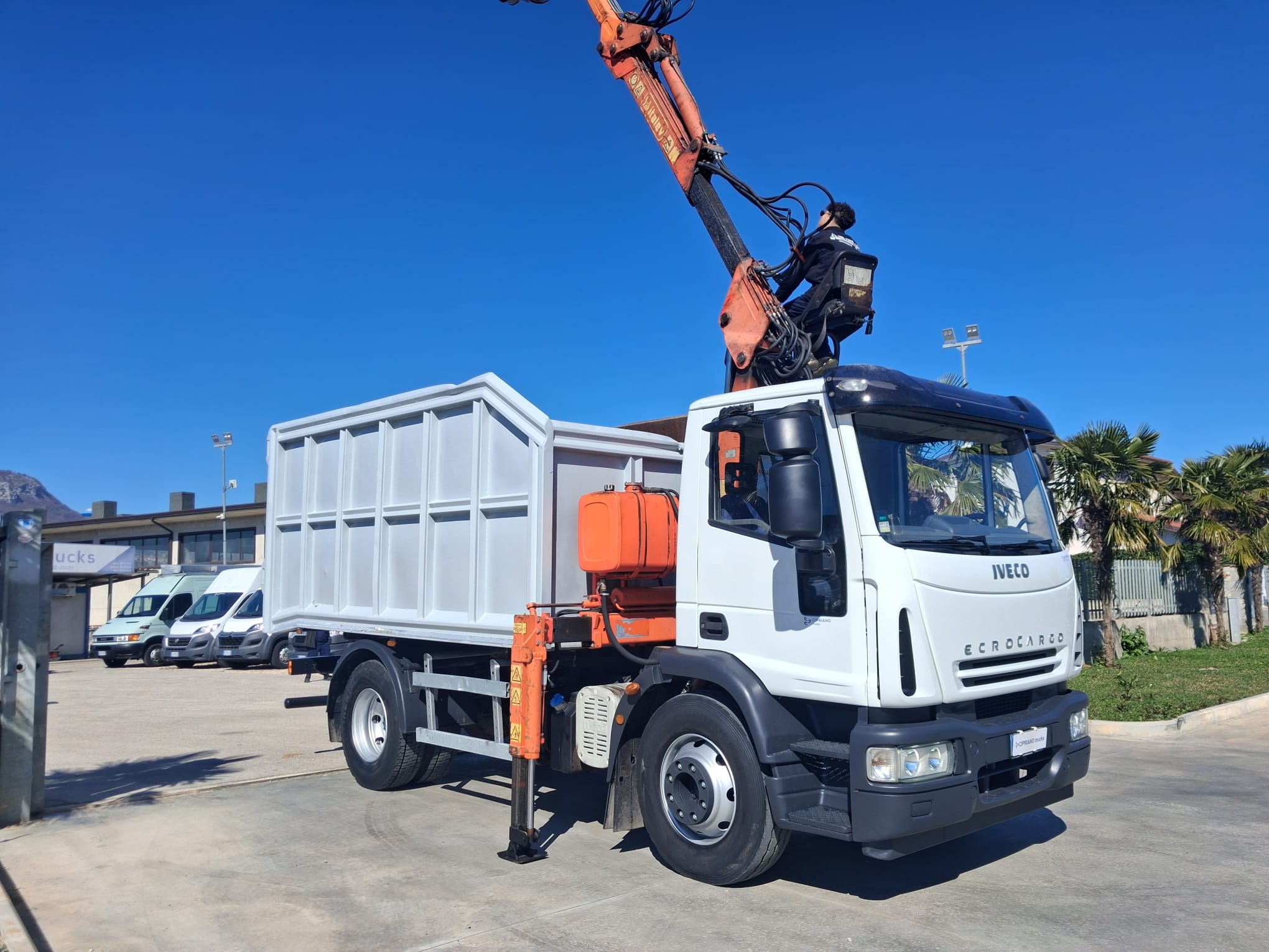 Iveco Eurocargo 150e25 K CARICATORE CON RAGNO E RIBALTABILE - immagine 5