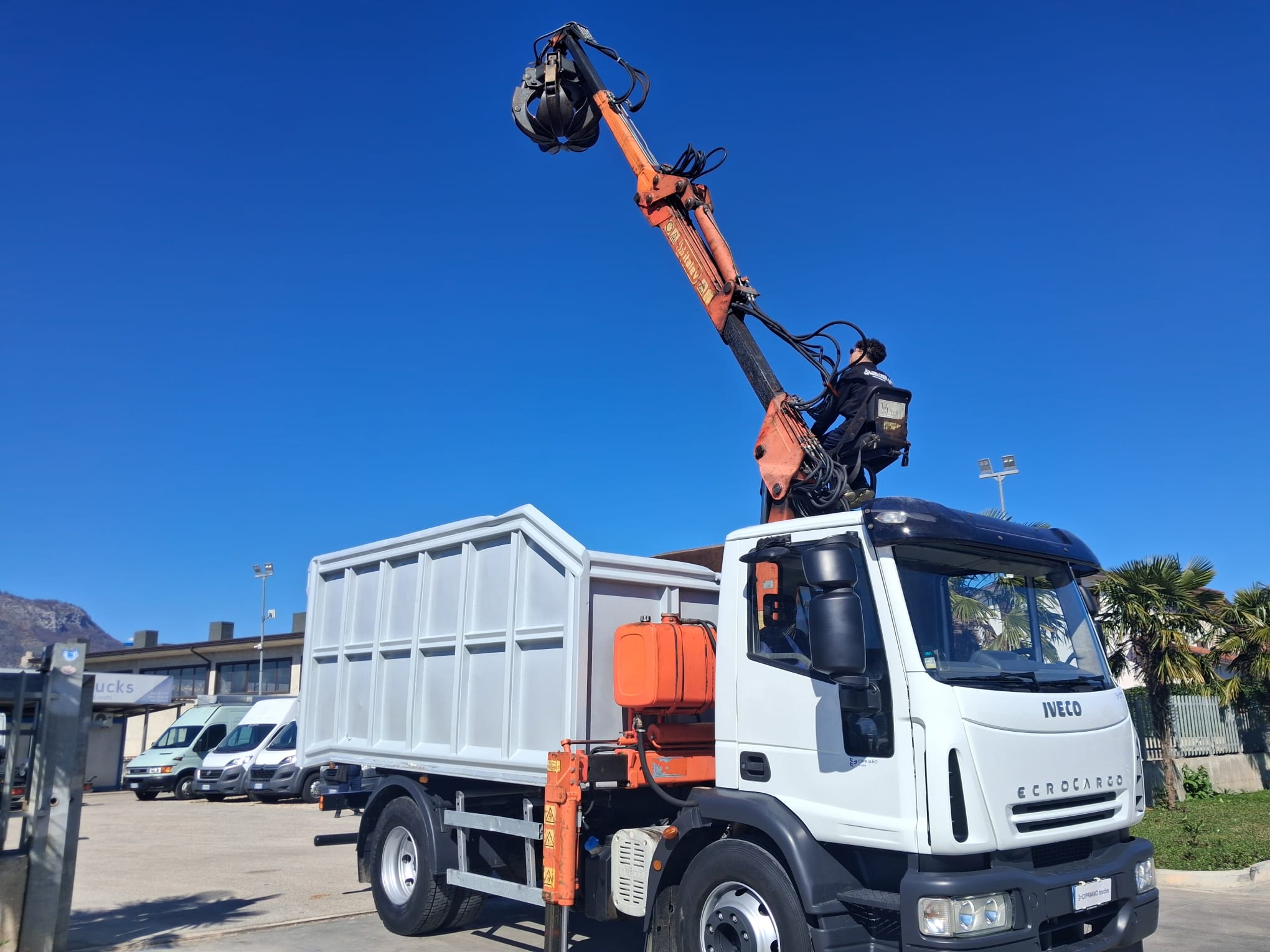 Iveco Eurocargo 150e25 K CARICATORE CON RAGNO E RIBALTABILE - immagine 6