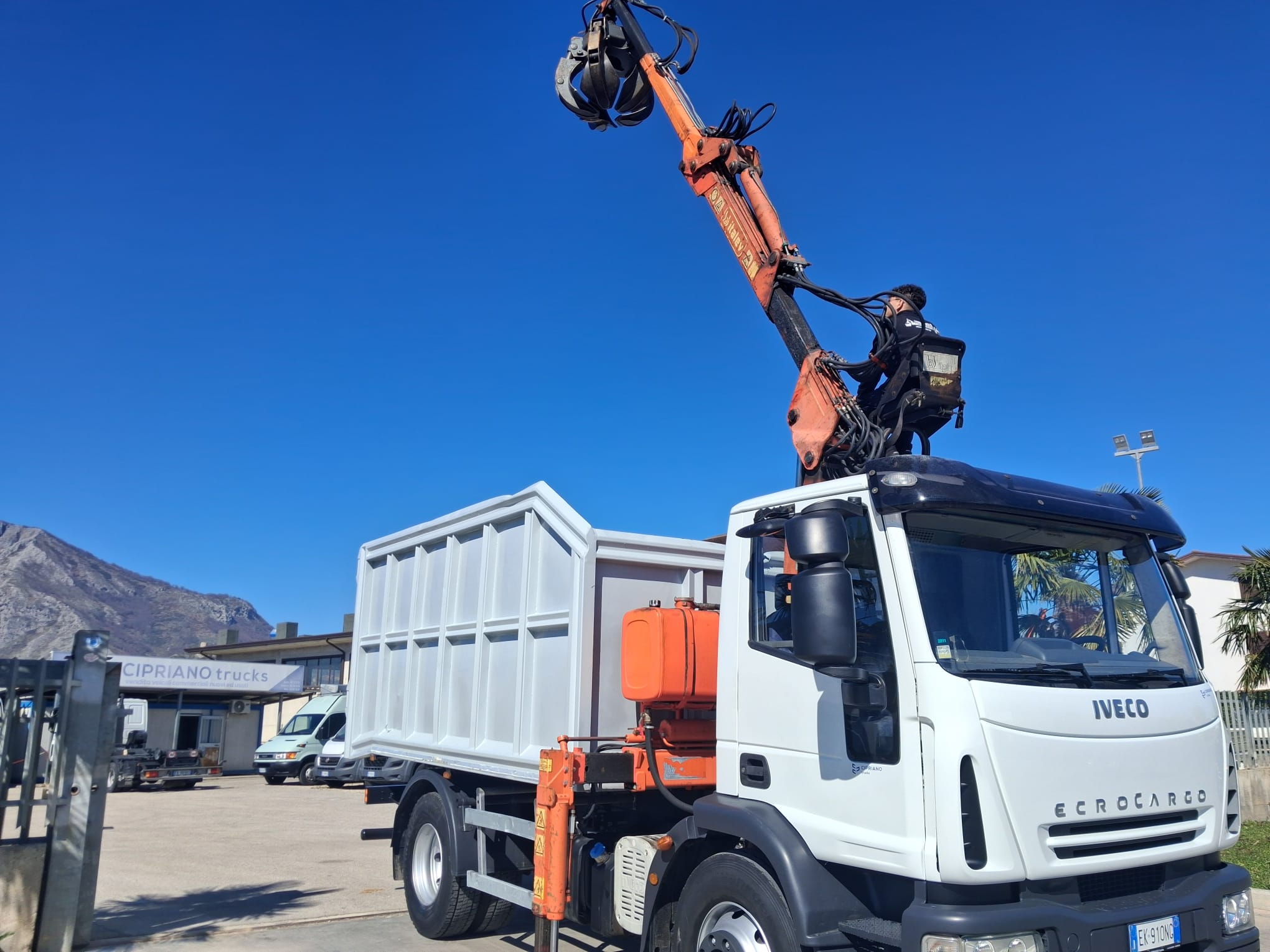 Iveco Eurocargo 150e25 K CARICATORE CON RAGNO E RIBALTABILE - immagine 7