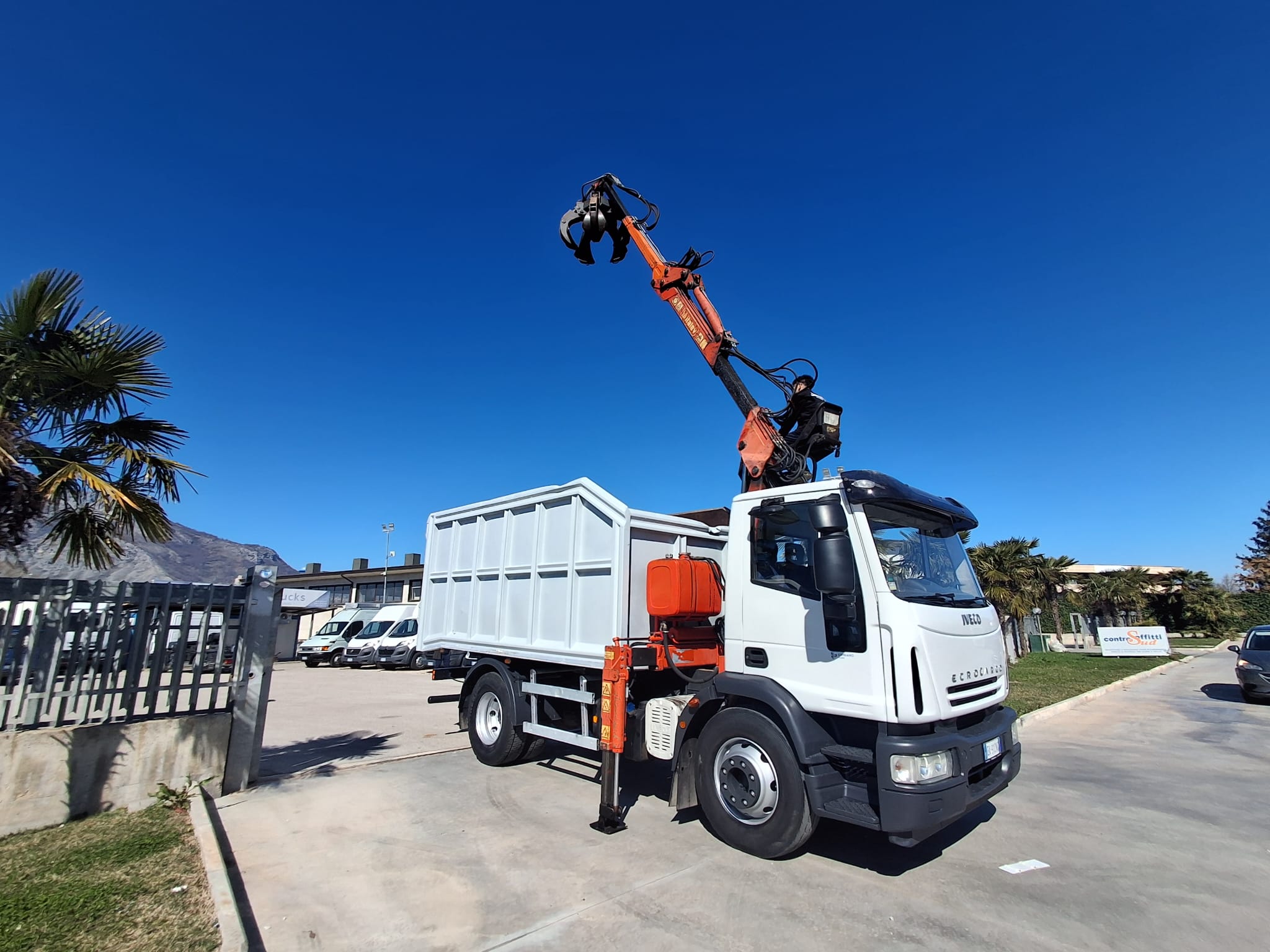 Iveco Eurocargo 150e25 K CARICATORE CON RAGNO E RIBALTABILE - immagine 8