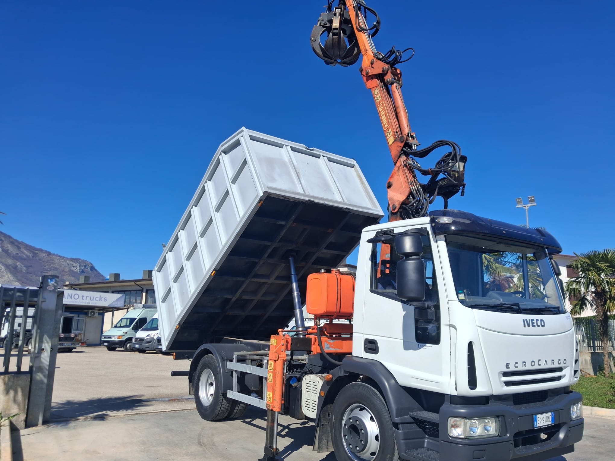 Iveco Eurocargo 150e25 K CARICATORE CON RAGNO E RIBALTABILE - immagine 10