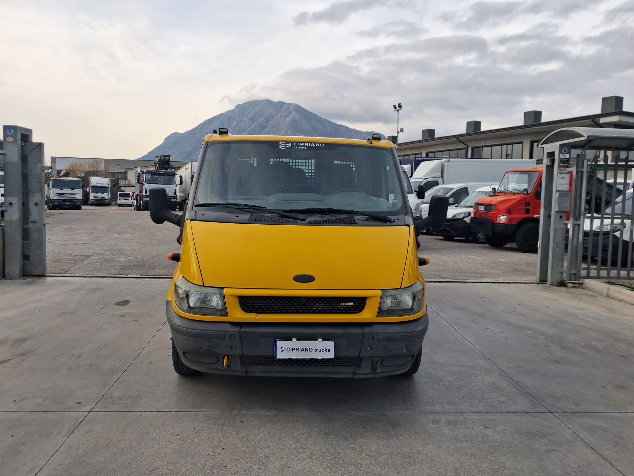 Ford Transit Doppia Cabina Ribaltabile Trilaterale - immagine 3