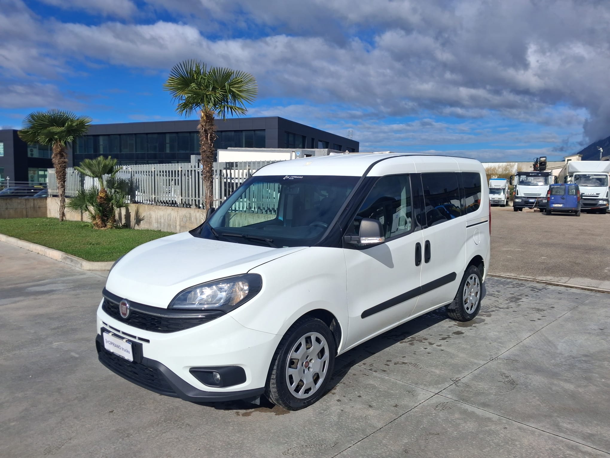 Fiat Doblò Autocarro 5 POSTI - immagine 2