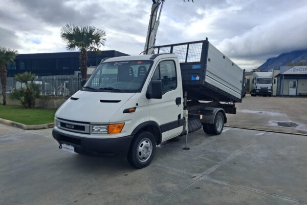 Iveco Daily 35c13 RIBALTABILE E GRU CARICATRICE - immagine 3