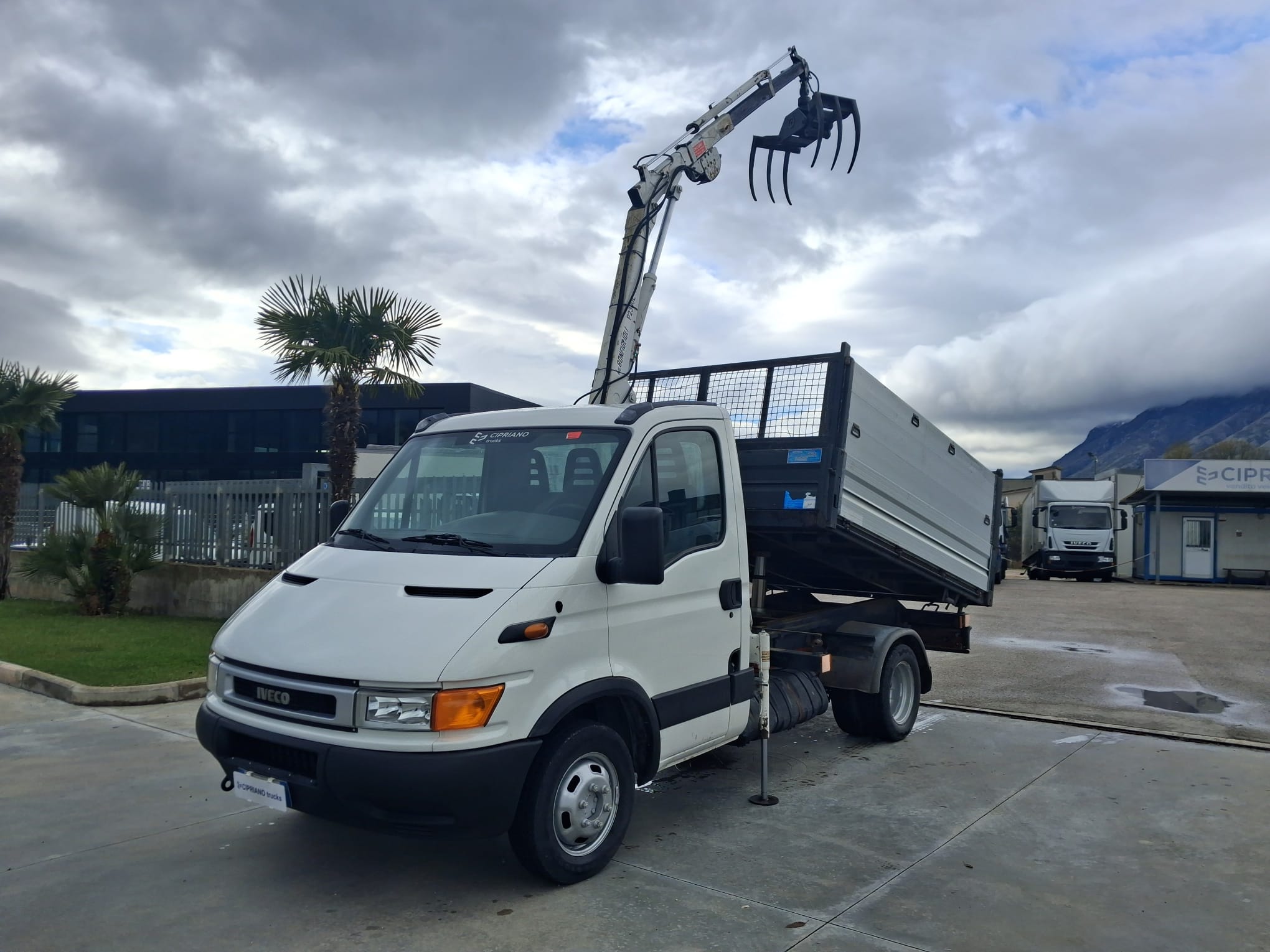 Iveco Daily 35c13 RIBALTABILE E GRU CARICATRICE - immagine 6